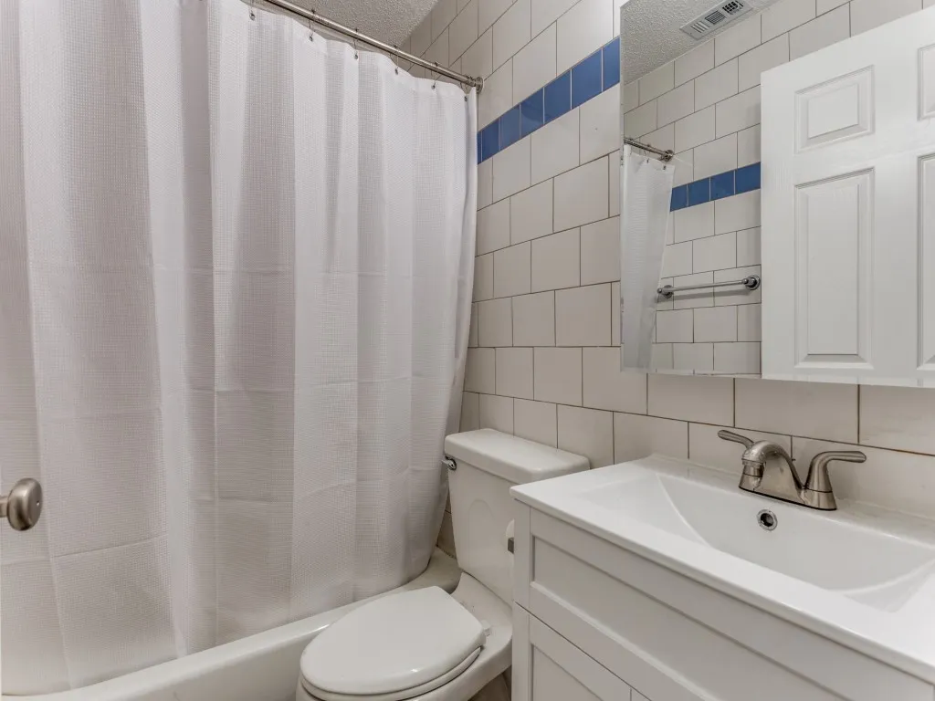 Single Family Residence For Rent in Tarrant County , 512 Bluebonnet Drive, Hurst, Texas 76053, 2 Bedroom, 1 Bathroom, Garage spaces, 1,058 Sqft, built in 1953, mls#21347705, Real Estate Agent in Hurst, Homes For Rent in Tarrant county, Homes For Rent in Hurst, Realtor in Hurst Texas, Real Estate Brokerage Independent Realty Texas, Luminita Cordes Realtor