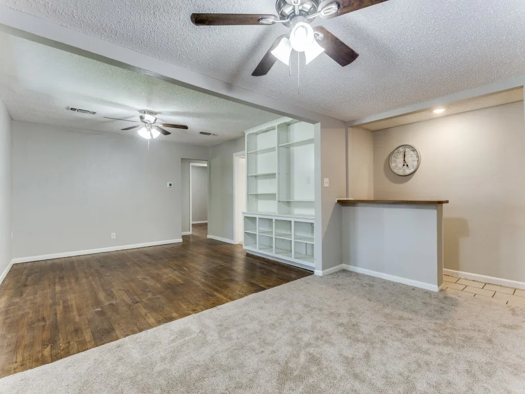 Single Family Residence For Rent in Tarrant County , 512 Bluebonnet Drive, Hurst, Texas 76053, 2 Bedroom, 1 Bathroom, Garage spaces, 1,058 Sqft, built in 1953, mls#21347705, Real Estate Agent in Hurst, Homes For Rent in Tarrant county, Homes For Rent in Hurst, Realtor in Hurst Texas, Real Estate Brokerage Independent Realty Texas, Luminita Cordes Realtor