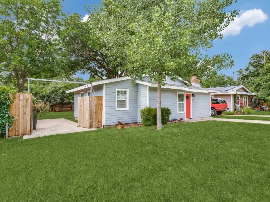 Single Family Residence For Rent in Tarrant County , 512 Bluebonnet Drive, Hurst, Texas 76053, 2 Bedroom, 1 Bathroom, Garage spaces, 1,058 Sqft, built in 1953, mls#21347705, Real Estate Agent in Hurst, Homes For Rent in Tarrant county, Homes For Rent in Hurst, Realtor in Hurst Texas, Real Estate Brokerage Independent Realty Texas, Luminita Cordes Realtor