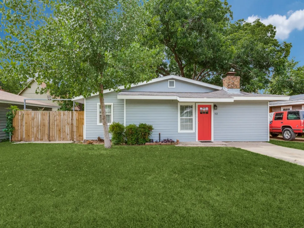 Single Family Residence For Rent in Tarrant County , 512 Bluebonnet Drive, Hurst, Texas 76053, 2 Bedroom, 1 Bathroom, Garage spaces, 1,058 Sqft, built in 1953, mls#21347705, Real Estate Agent in Hurst, Homes For Rent in Tarrant county, Homes For Rent in Hurst, Realtor in Hurst Texas, Real Estate Brokerage Independent Realty Texas, Luminita Cordes Realtor