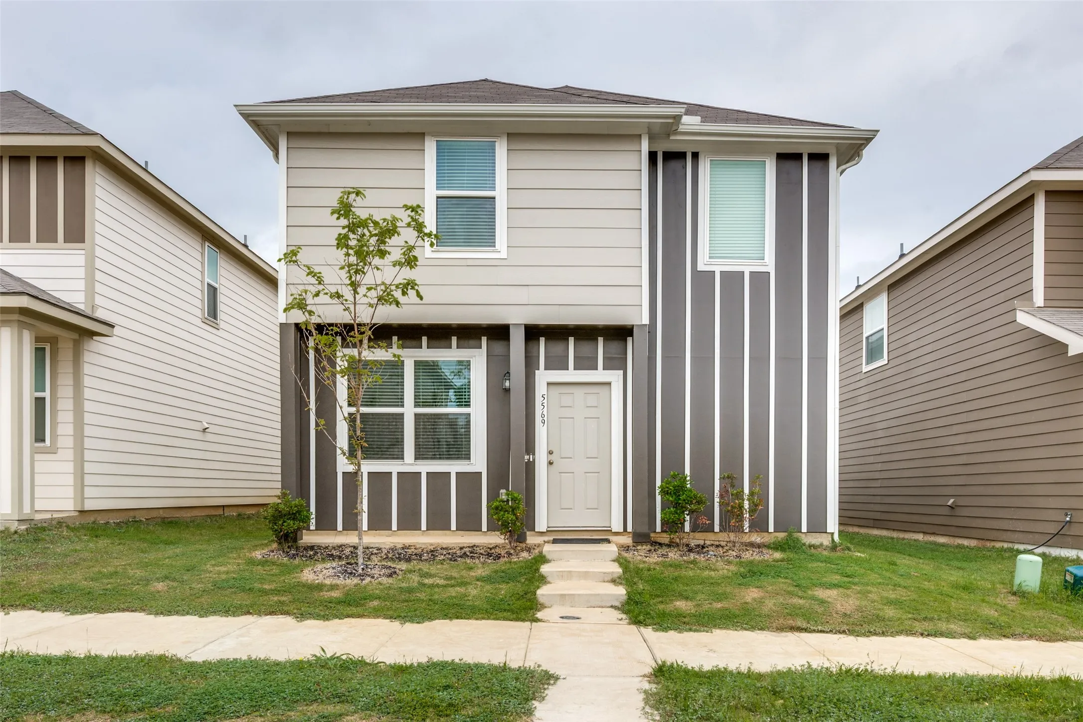Single Family Residence For Sale in Tarrant County , 5569 Willamette Drive, Fort Worth, Texas 76119, 3 Bedroom, 3 Bathroom, 2 Garage spaces, 1,981 Sqft, built in 2023, Price $319,000, mls#21347709, Real Estate Agent in Fort Worth, Homes For Sale in Tarrant county, Homes For Sale in Fort Worth, Realtor in Fort Worth Texas, Real Estate Brokerage Independent Realty Texas, Luminita Cordes Realtor