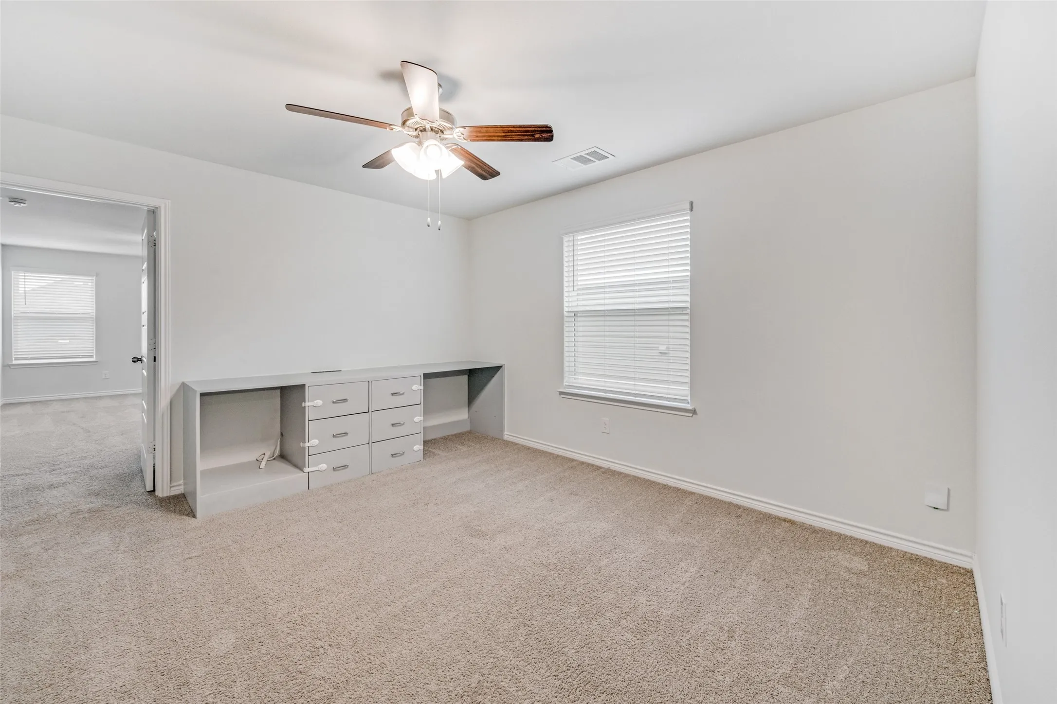 Single Family Residence For Sale in Tarrant County , 5569 Willamette Drive, Fort Worth, Texas 76119, 3 Bedroom, 3 Bathroom, 2 Garage spaces, 1,981 Sqft, built in 2023, Price $319,000, mls#21347709, Real Estate Agent in Fort Worth, Homes For Sale in Tarrant county, Homes For Sale in Fort Worth, Realtor in Fort Worth Texas, Real Estate Brokerage Independent Realty Texas, Luminita Cordes Realtor