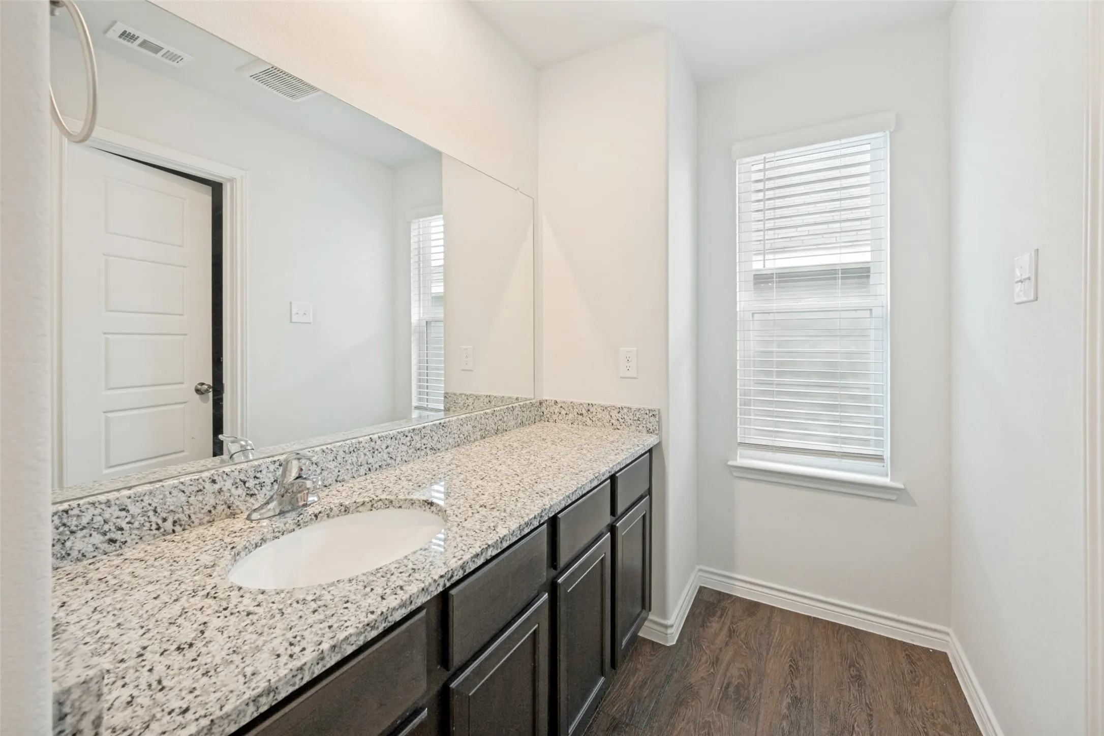 Single Family Residence For Sale in Tarrant County , 5569 Willamette Drive, Fort Worth, Texas 76119, 3 Bedroom, 3 Bathroom, 2 Garage spaces, 1,981 Sqft, built in 2023, Price $319,000, mls#21347709, Real Estate Agent in Fort Worth, Homes For Sale in Tarrant county, Homes For Sale in Fort Worth, Realtor in Fort Worth Texas, Real Estate Brokerage Independent Realty Texas, Luminita Cordes Realtor