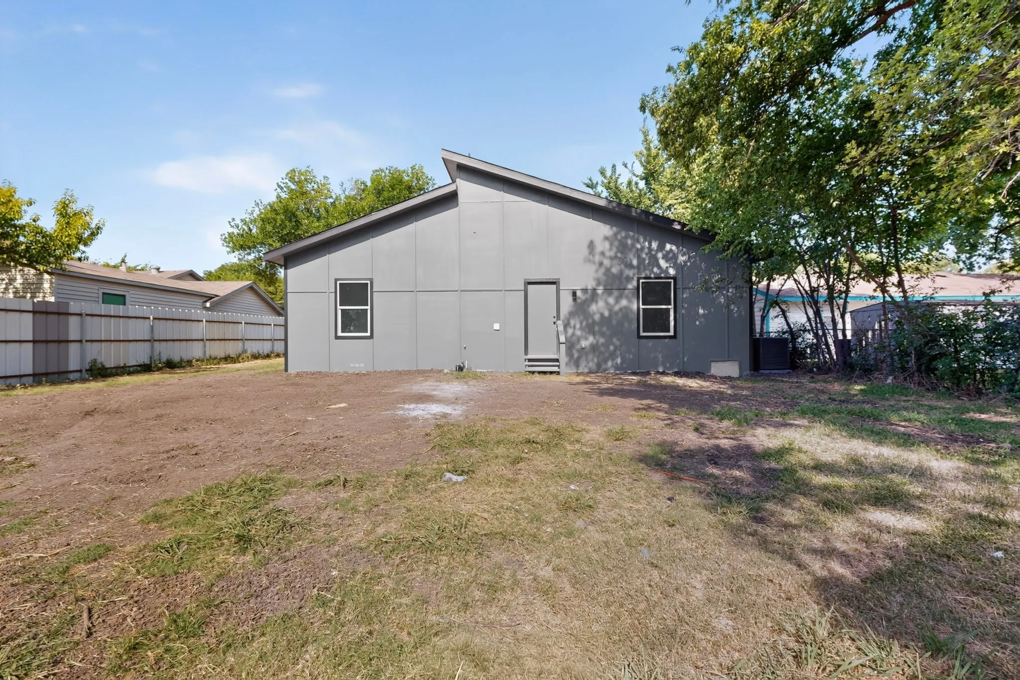 Single Family Residence For Sale in Dallas County , 2946 Darby Drive, Dallas, Texas 75227, 5 Bedroom, 3 Bathroom, Garage spaces, 2,019 Sqft, built in 1948, mls#21346507, Real Estate Agent in Dallas, Homes For Sale in Dallas county, Homes For Sale in Dallas, Realtor in Dallas Texas, Real Estate Brokerage Independent Realty Texas, Luminita Cordes Realtor