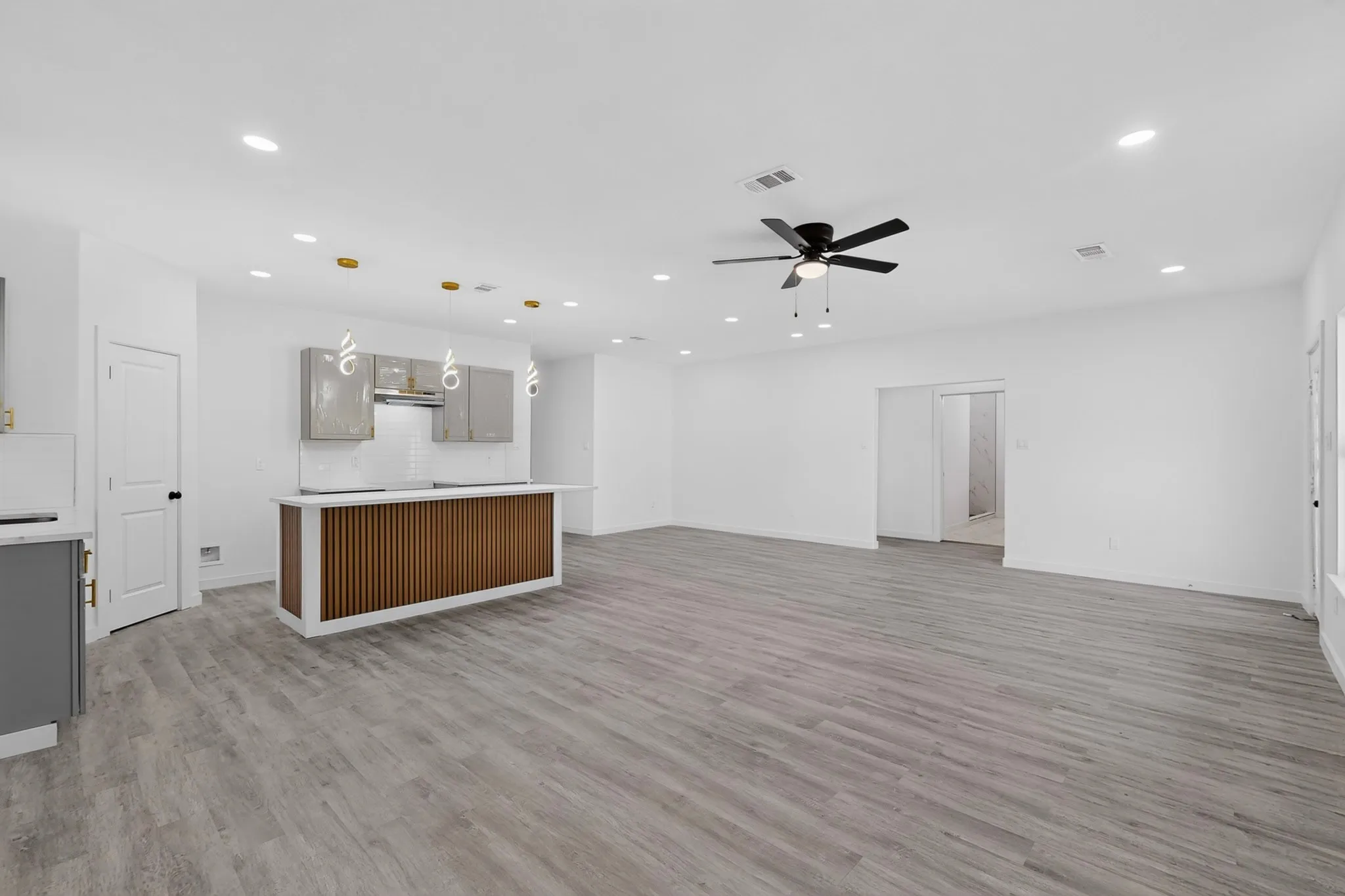 Single Family Residence For Sale in Dallas County , 2946 Darby Drive, Dallas, Texas 75227, 5 Bedroom, 3 Bathroom, Garage spaces, 2,019 Sqft, built in 1948, mls#21346507, Real Estate Agent in Dallas, Homes For Sale in Dallas county, Homes For Sale in Dallas, Realtor in Dallas Texas, Real Estate Brokerage Independent Realty Texas, Luminita Cordes Realtor