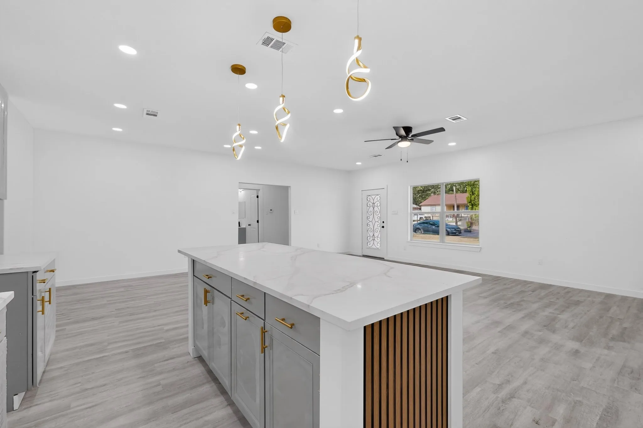 Single Family Residence For Sale in Dallas County , 2946 Darby Drive, Dallas, Texas 75227, 5 Bedroom, 3 Bathroom, Garage spaces, 2,019 Sqft, built in 1948, mls#21346507, Real Estate Agent in Dallas, Homes For Sale in Dallas county, Homes For Sale in Dallas, Realtor in Dallas Texas, Real Estate Brokerage Independent Realty Texas, Luminita Cordes Realtor