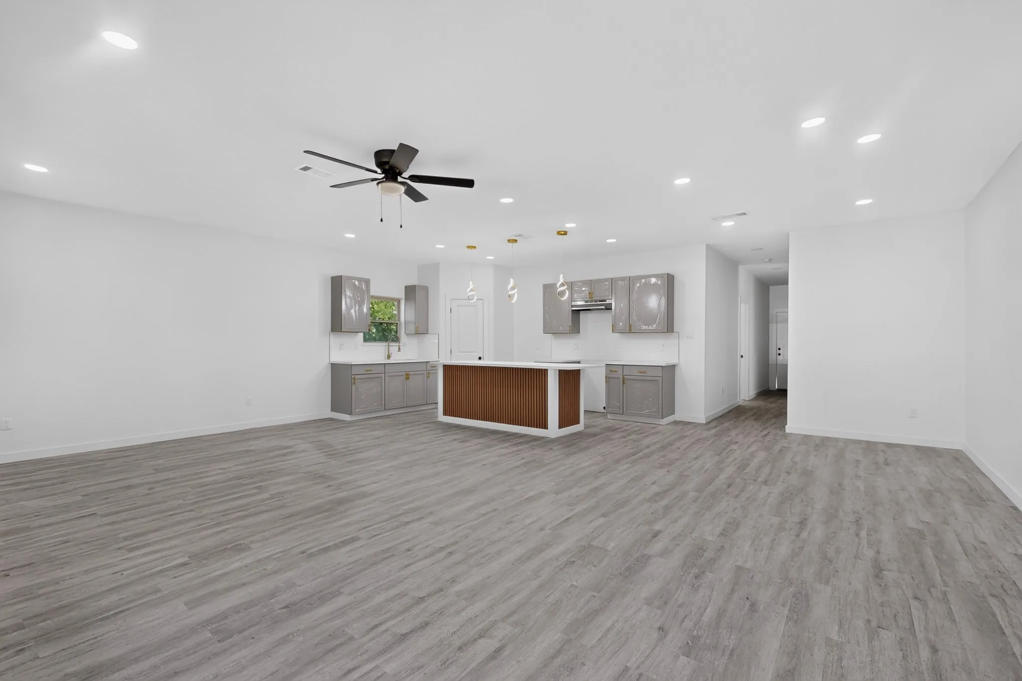 Single Family Residence For Sale in Dallas County , 2946 Darby Drive, Dallas, Texas 75227, 5 Bedroom, 3 Bathroom, Garage spaces, 2,019 Sqft, built in 1948, mls#21346507, Real Estate Agent in Dallas, Homes For Sale in Dallas county, Homes For Sale in Dallas, Realtor in Dallas Texas, Real Estate Brokerage Independent Realty Texas, Luminita Cordes Realtor