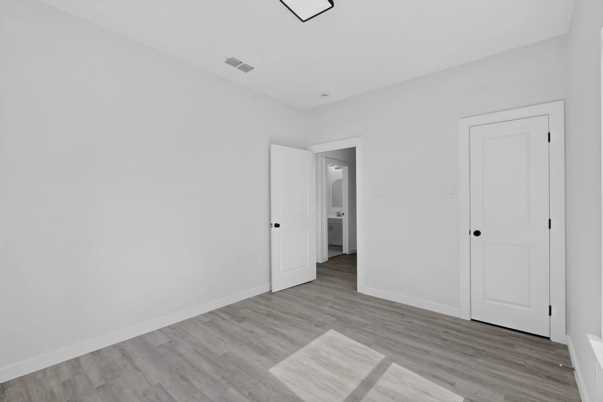 Single Family Residence For Sale in Dallas County , 2946 Darby Drive, Dallas, Texas 75227, 5 Bedroom, 3 Bathroom, Garage spaces, 2,019 Sqft, built in 1948, mls#21346507, Real Estate Agent in Dallas, Homes For Sale in Dallas county, Homes For Sale in Dallas, Realtor in Dallas Texas, Real Estate Brokerage Independent Realty Texas, Luminita Cordes Realtor
