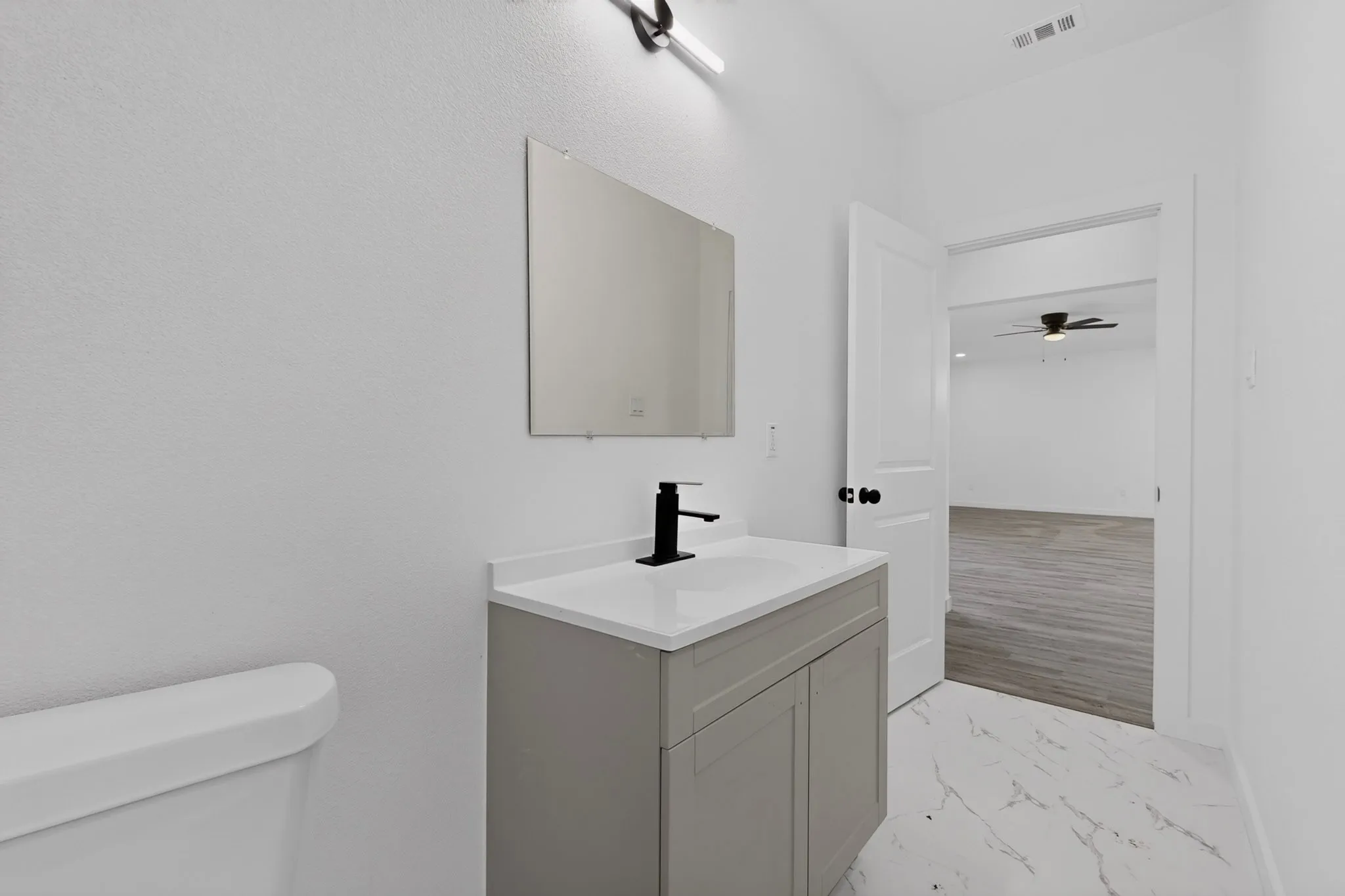 Single Family Residence For Sale in Dallas County , 2946 Darby Drive, Dallas, Texas 75227, 5 Bedroom, 3 Bathroom, Garage spaces, 2,019 Sqft, built in 1948, mls#21346507, Real Estate Agent in Dallas, Homes For Sale in Dallas county, Homes For Sale in Dallas, Realtor in Dallas Texas, Real Estate Brokerage Independent Realty Texas, Luminita Cordes Realtor