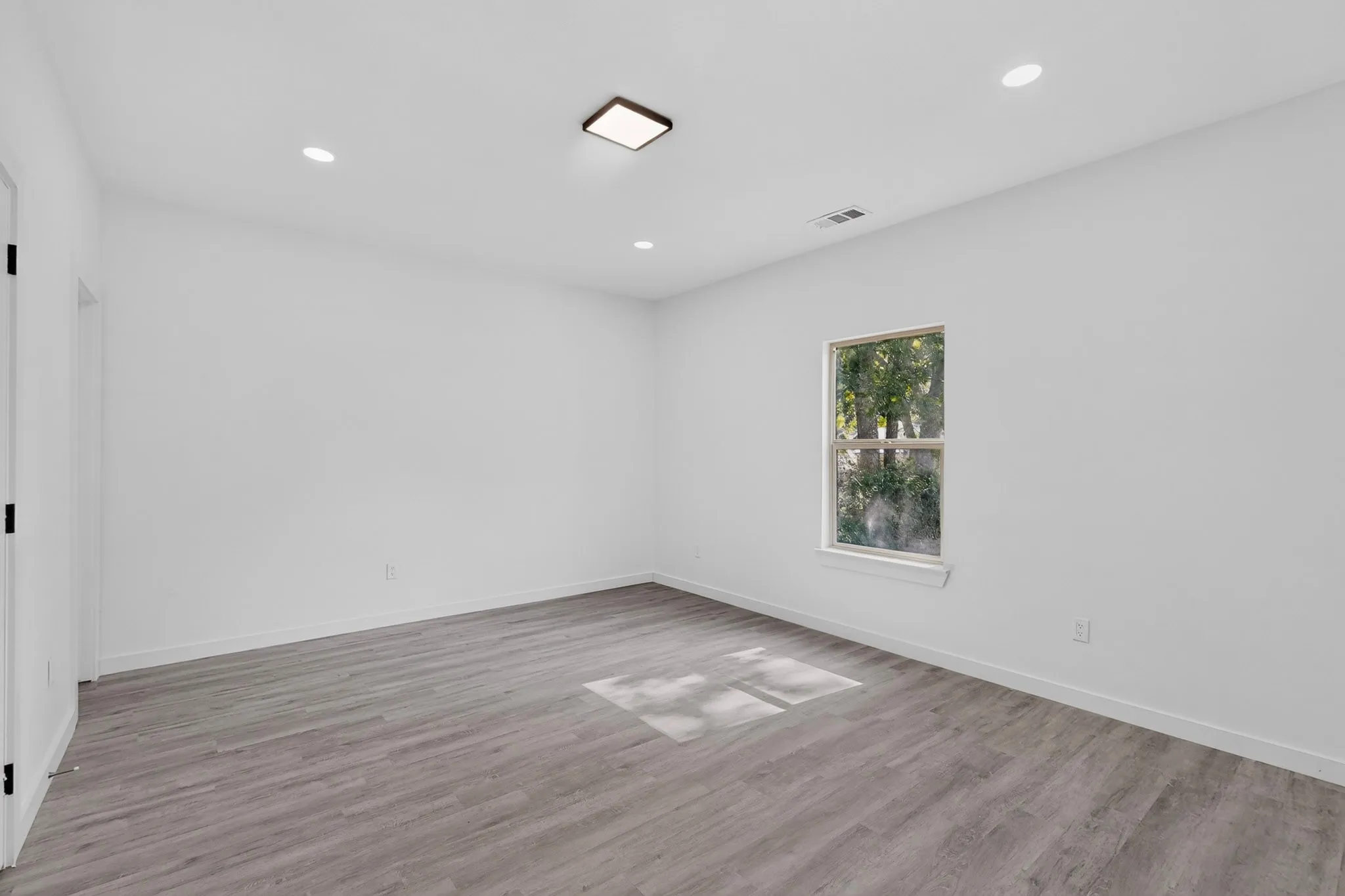 Single Family Residence For Sale in Dallas County , 2946 Darby Drive, Dallas, Texas 75227, 5 Bedroom, 3 Bathroom, Garage spaces, 2,019 Sqft, built in 1948, mls#21346507, Real Estate Agent in Dallas, Homes For Sale in Dallas county, Homes For Sale in Dallas, Realtor in Dallas Texas, Real Estate Brokerage Independent Realty Texas, Luminita Cordes Realtor