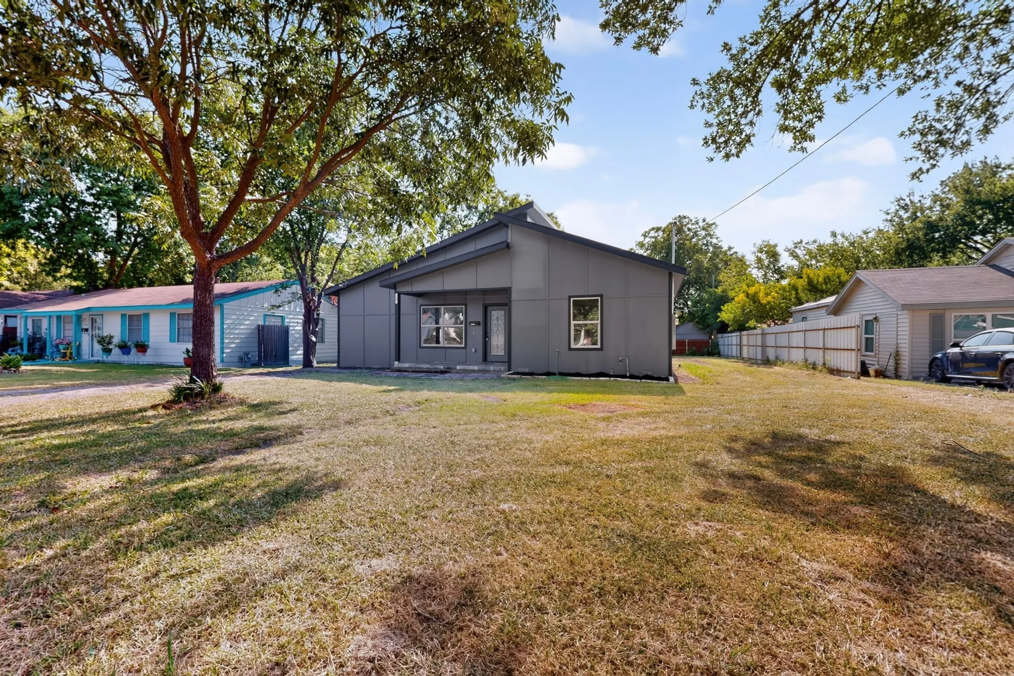 Single Family Residence For Sale in Dallas County , 2946 Darby Drive, Dallas, Texas 75227, 5 Bedroom, 3 Bathroom, Garage spaces, 2,019 Sqft, built in 1948, mls#21346507, Real Estate Agent in Dallas, Homes For Sale in Dallas county, Homes For Sale in Dallas, Realtor in Dallas Texas, Real Estate Brokerage Independent Realty Texas, Luminita Cordes Realtor