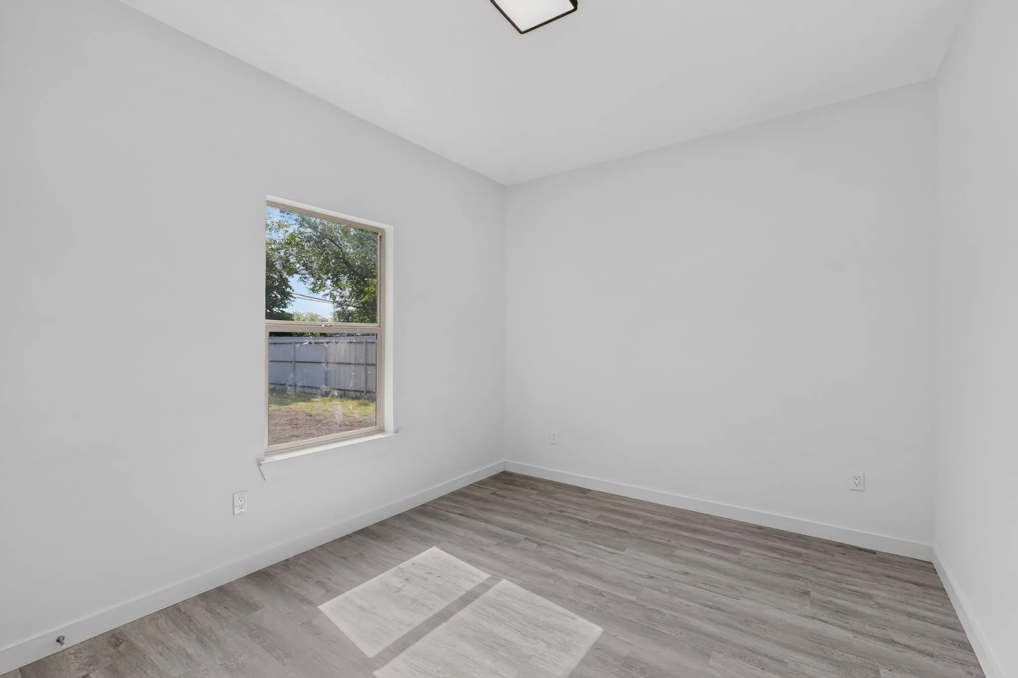 Single Family Residence For Sale in Dallas County , 2946 Darby Drive, Dallas, Texas 75227, 5 Bedroom, 3 Bathroom, Garage spaces, 2,019 Sqft, built in 1948, mls#21346507, Real Estate Agent in Dallas, Homes For Sale in Dallas county, Homes For Sale in Dallas, Realtor in Dallas Texas, Real Estate Brokerage Independent Realty Texas, Luminita Cordes Realtor