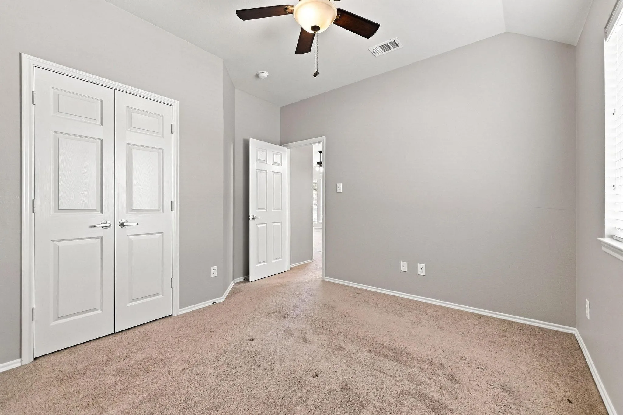 Single Family Residence For Sale in Collin County , 2401 Parkview Drive, Anna, Texas 75409, 3 Bedroom, 2 Bathroom, 2 Garage spaces, 1,462 Sqft, built in 2006, mls#21344156, Real Estate Agent in Anna, Homes For Sale in Collin county, Homes For Sale in Anna, Realtor in Anna Texas, Real Estate Brokerage Independent Realty Texas, Luminita Cordes Realtor