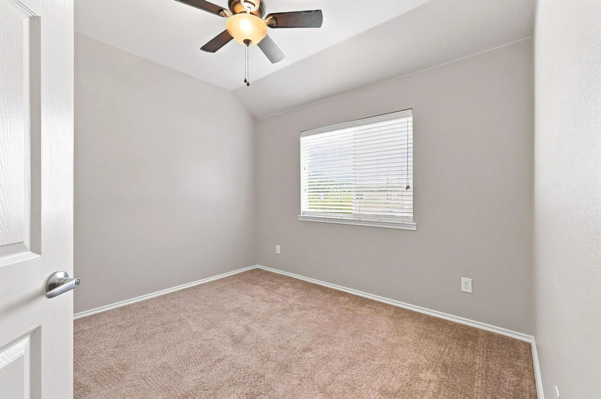 Single Family Residence For Sale in Collin County , 2401 Parkview Drive, Anna, Texas 75409, 3 Bedroom, 2 Bathroom, 2 Garage spaces, 1,462 Sqft, built in 2006, mls#21344156, Real Estate Agent in Anna, Homes For Sale in Collin county, Homes For Sale in Anna, Realtor in Anna Texas, Real Estate Brokerage Independent Realty Texas, Luminita Cordes Realtor