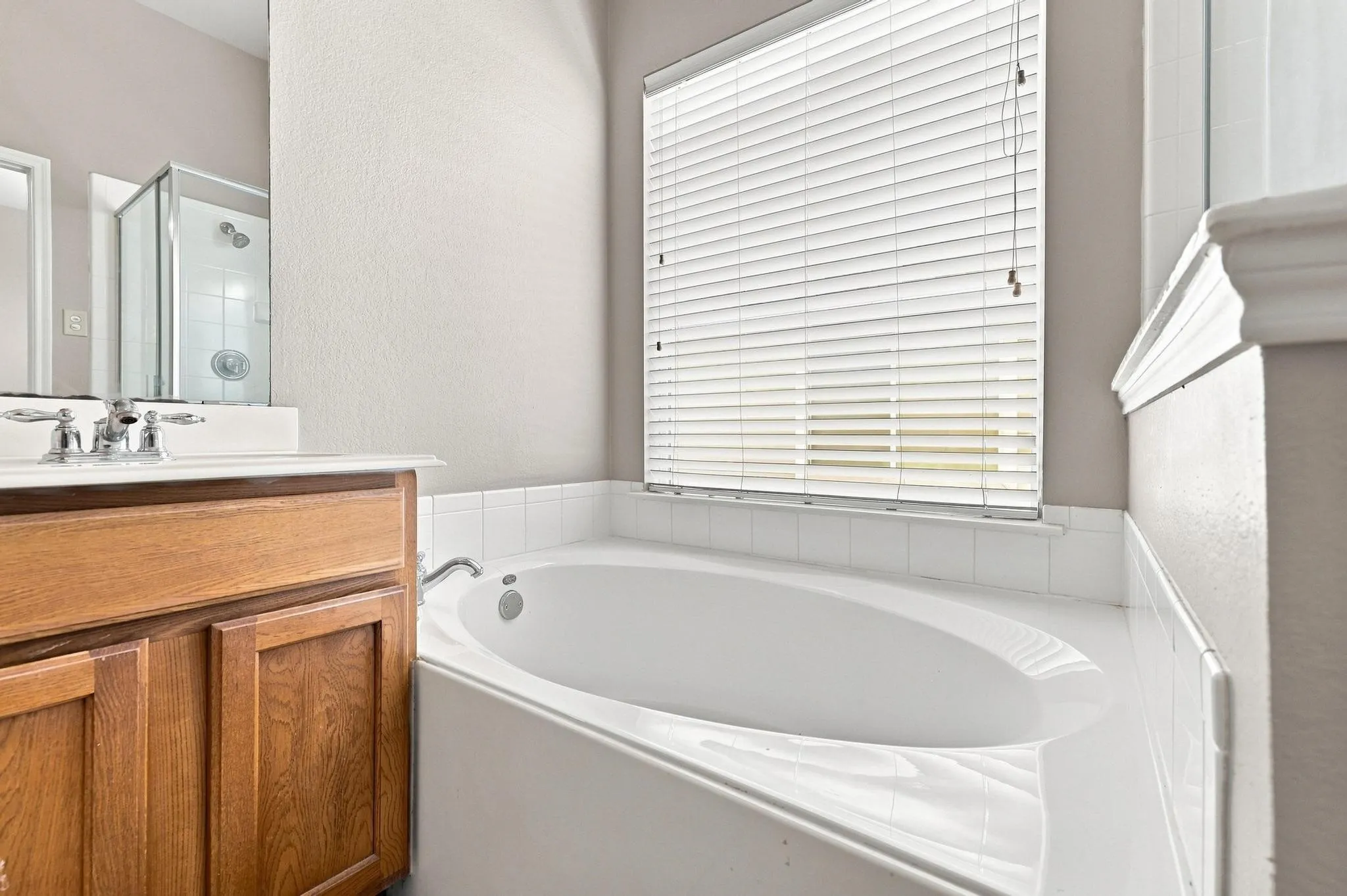 Single Family Residence For Sale in Collin County , 2401 Parkview Drive, Anna, Texas 75409, 3 Bedroom, 2 Bathroom, 2 Garage spaces, 1,462 Sqft, built in 2006, mls#21344156, Real Estate Agent in Anna, Homes For Sale in Collin county, Homes For Sale in Anna, Realtor in Anna Texas, Real Estate Brokerage Independent Realty Texas, Luminita Cordes Realtor