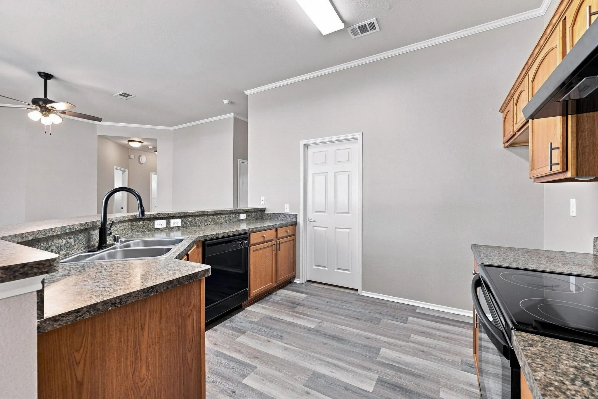 Single Family Residence For Sale in Collin County , 2401 Parkview Drive, Anna, Texas 75409, 3 Bedroom, 2 Bathroom, 2 Garage spaces, 1,462 Sqft, built in 2006, mls#21344156, Real Estate Agent in Anna, Homes For Sale in Collin county, Homes For Sale in Anna, Realtor in Anna Texas, Real Estate Brokerage Independent Realty Texas, Luminita Cordes Realtor