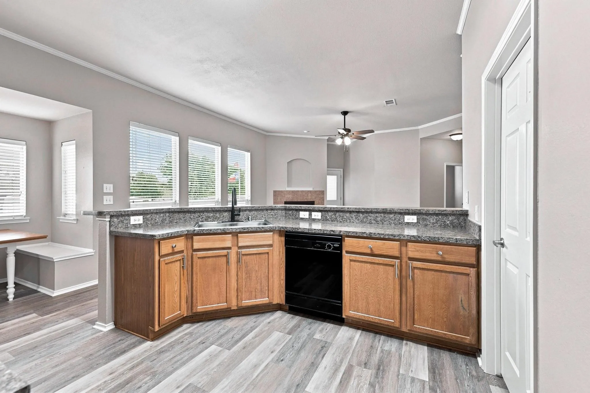 Single Family Residence For Sale in Collin County , 2401 Parkview Drive, Anna, Texas 75409, 3 Bedroom, 2 Bathroom, 2 Garage spaces, 1,462 Sqft, built in 2006, mls#21344156, Real Estate Agent in Anna, Homes For Sale in Collin county, Homes For Sale in Anna, Realtor in Anna Texas, Real Estate Brokerage Independent Realty Texas, Luminita Cordes Realtor
