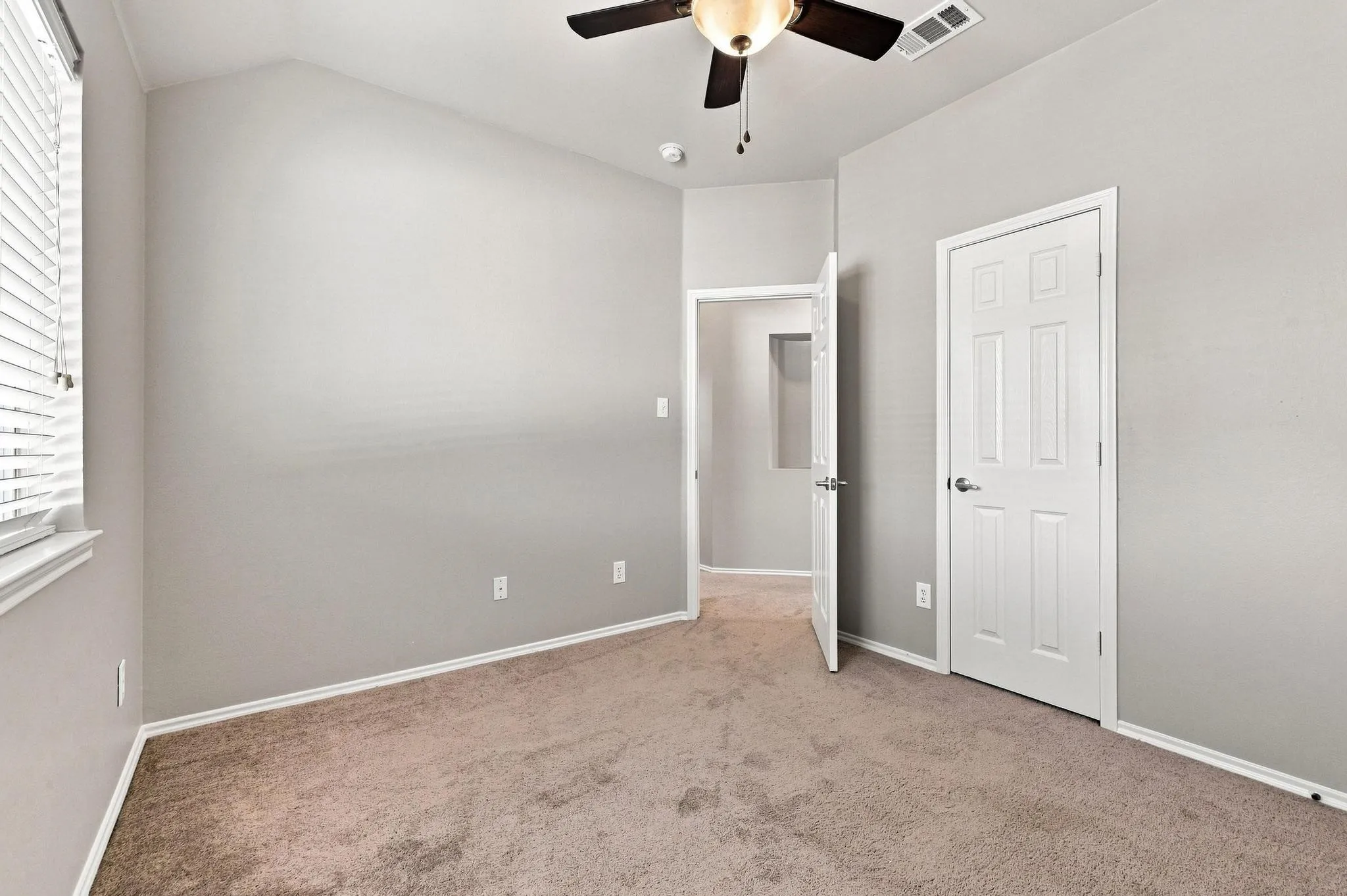 Single Family Residence For Sale in Collin County , 2401 Parkview Drive, Anna, Texas 75409, 3 Bedroom, 2 Bathroom, 2 Garage spaces, 1,462 Sqft, built in 2006, mls#21344156, Real Estate Agent in Anna, Homes For Sale in Collin county, Homes For Sale in Anna, Realtor in Anna Texas, Real Estate Brokerage Independent Realty Texas, Luminita Cordes Realtor