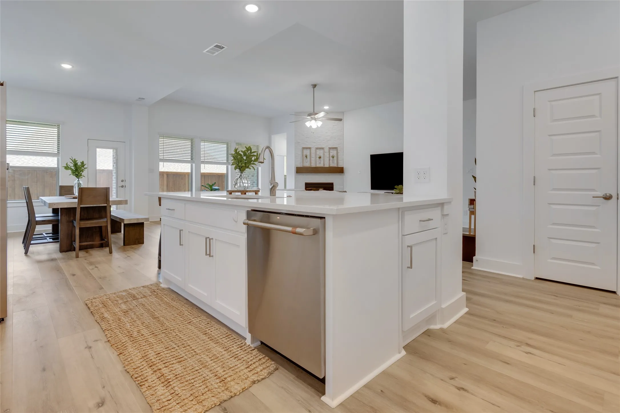 Single Family Residence For Sale in Denton County , 4304 Brookshire Court, Highland Village, Texas 75077, 5 Bedroom, 5 Bathroom, 3 Garage spaces, 4,077 Sqft, built in 2022, mls#21344738, Real Estate Agent in Highland Village, Homes For Sale in Denton county, Homes For Sale in Highland Village, Realtor in Highland Village Texas, Real Estate Brokerage Independent Realty Texas, Luminita Cordes Realtor