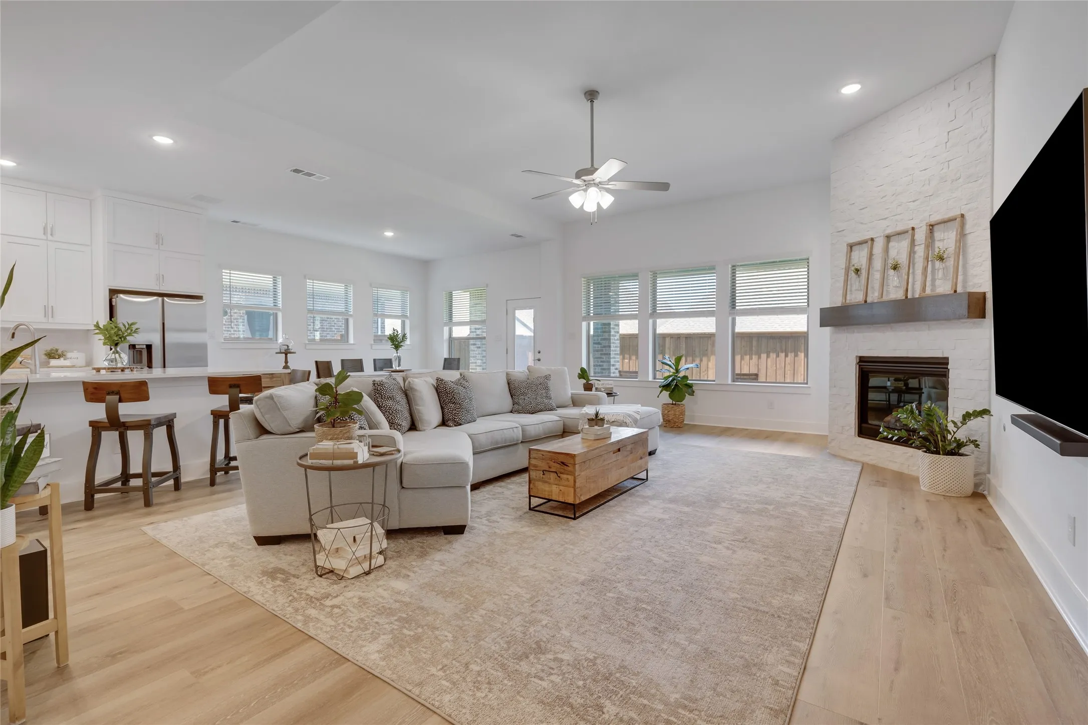 Spacious living room