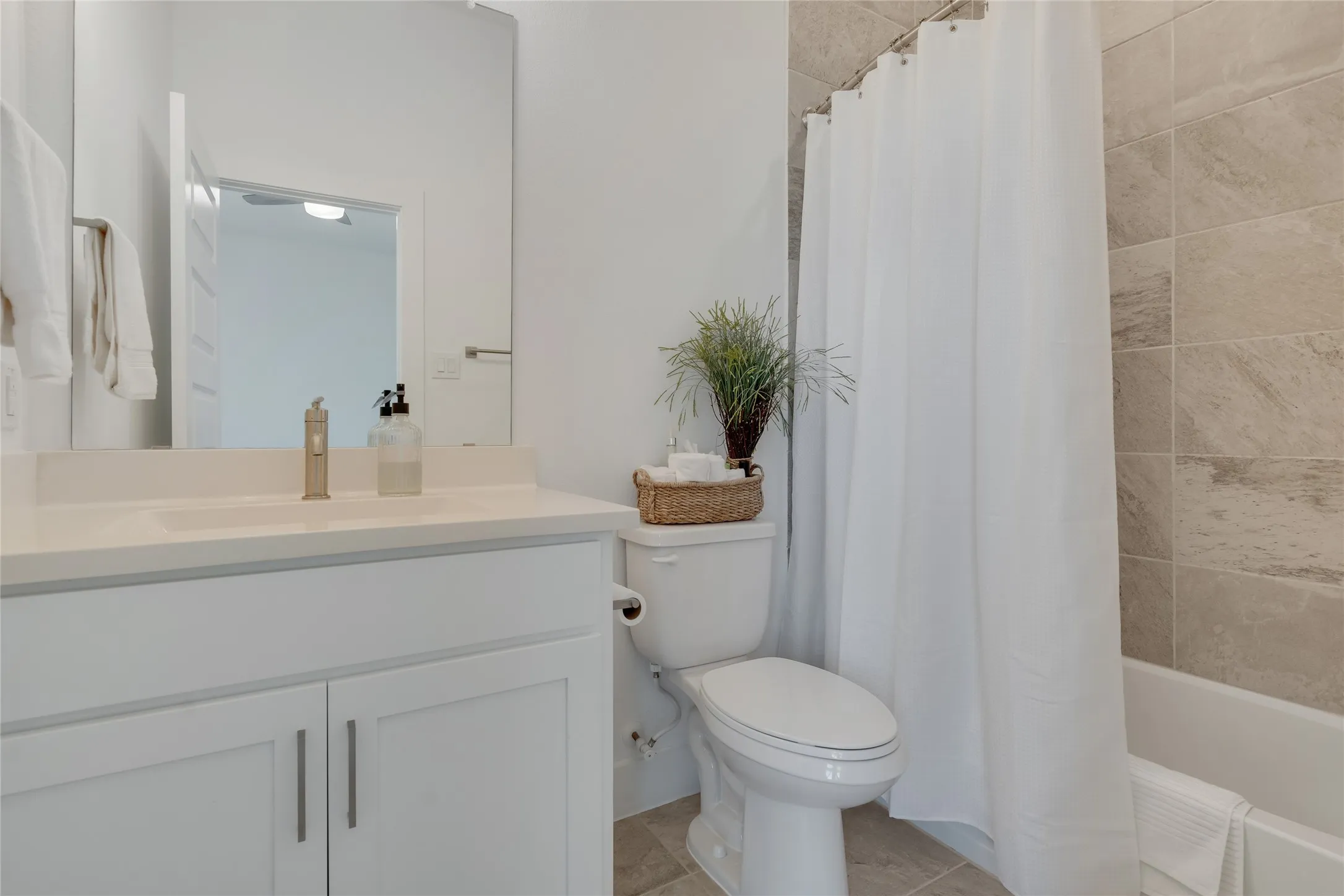 Ensuite full bath in first floor secondary bedroom.