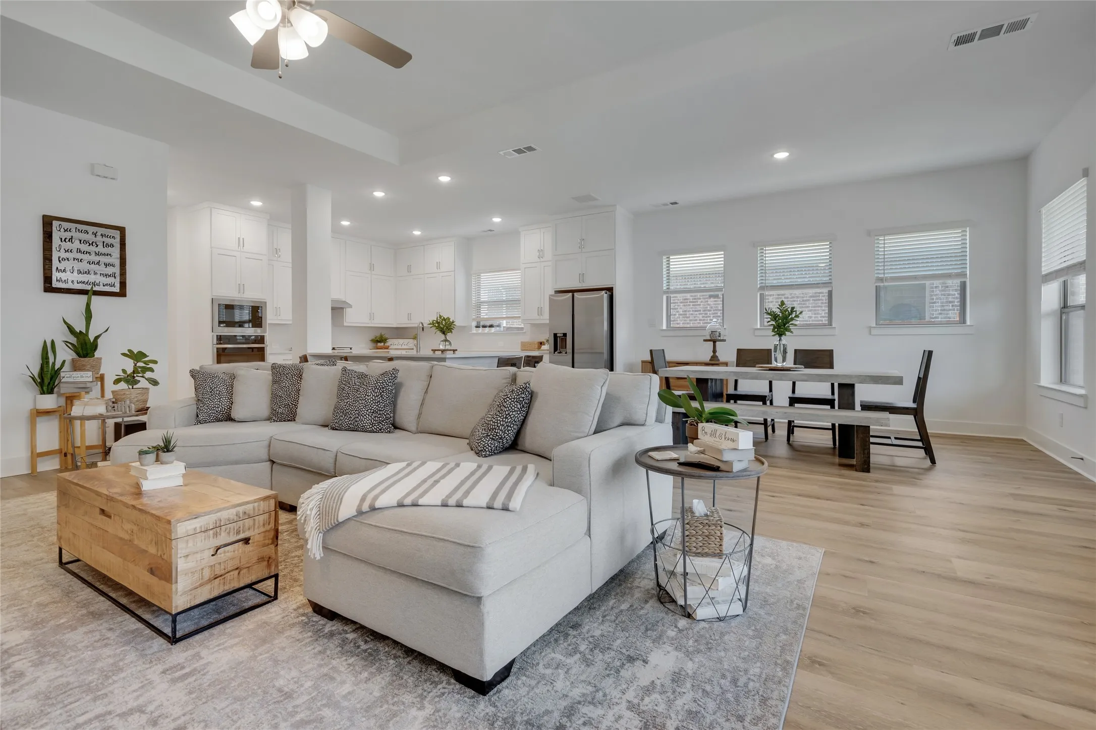 Natural light and a neutral color scheme