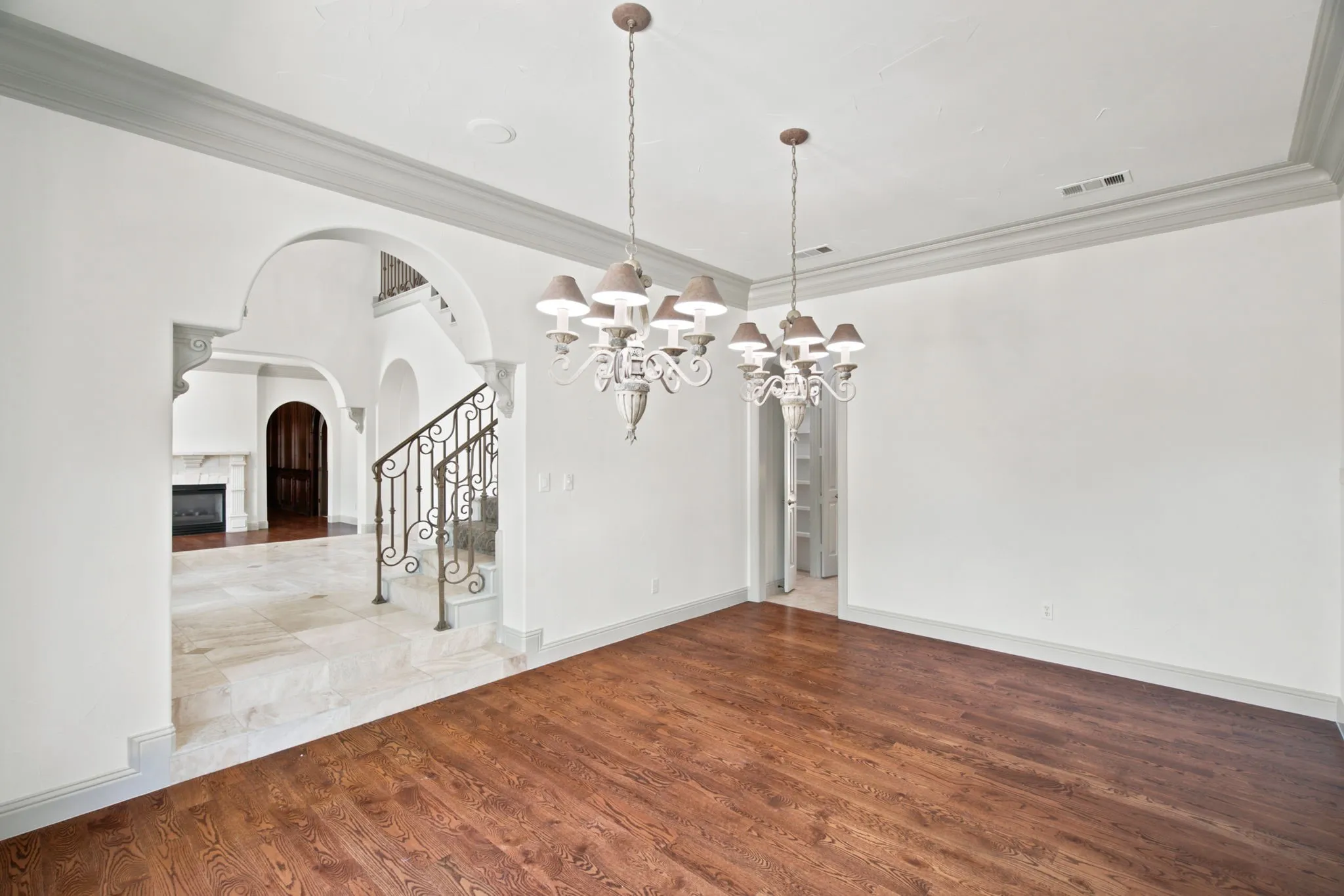 Single Family Residence For Sale in Tarrant County , 2001 Thames Trail, Colleyville, Texas 76034, 5 Bedroom, 5 Bathroom, 3 Garage spaces, 6,216 Sqft, built in 1999, mls#21345577, Real Estate Agent in Colleyville, Homes For Sale in Tarrant county, Homes For Sale in Colleyville, Realtor in Colleyville Texas, Real Estate Brokerage Independent Realty Texas, Luminita Cordes Realtor