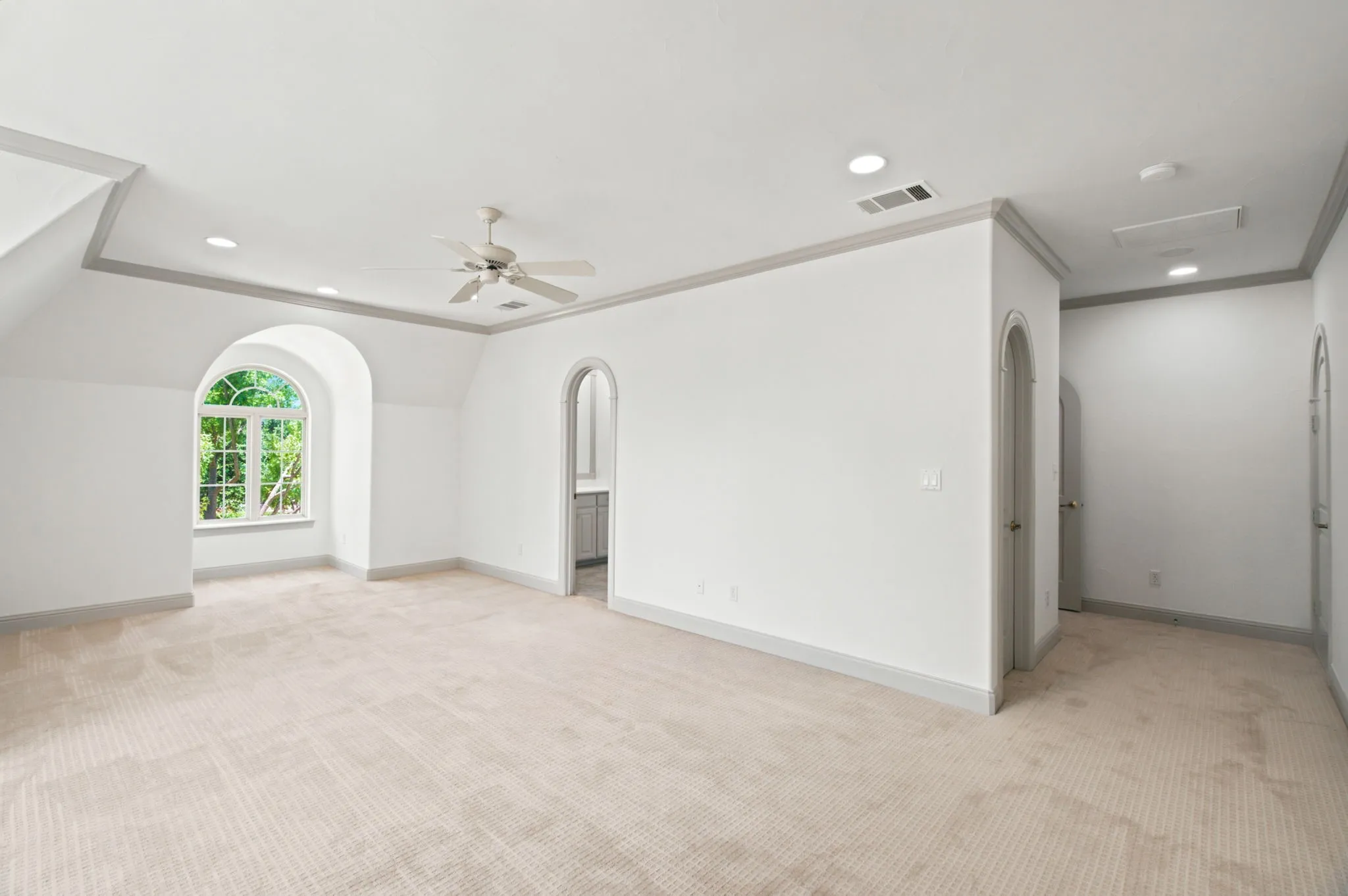 Single Family Residence For Sale in Tarrant County , 2001 Thames Trail, Colleyville, Texas 76034, 5 Bedroom, 5 Bathroom, 3 Garage spaces, 6,216 Sqft, built in 1999, mls#21345577, Real Estate Agent in Colleyville, Homes For Sale in Tarrant county, Homes For Sale in Colleyville, Realtor in Colleyville Texas, Real Estate Brokerage Independent Realty Texas, Luminita Cordes Realtor