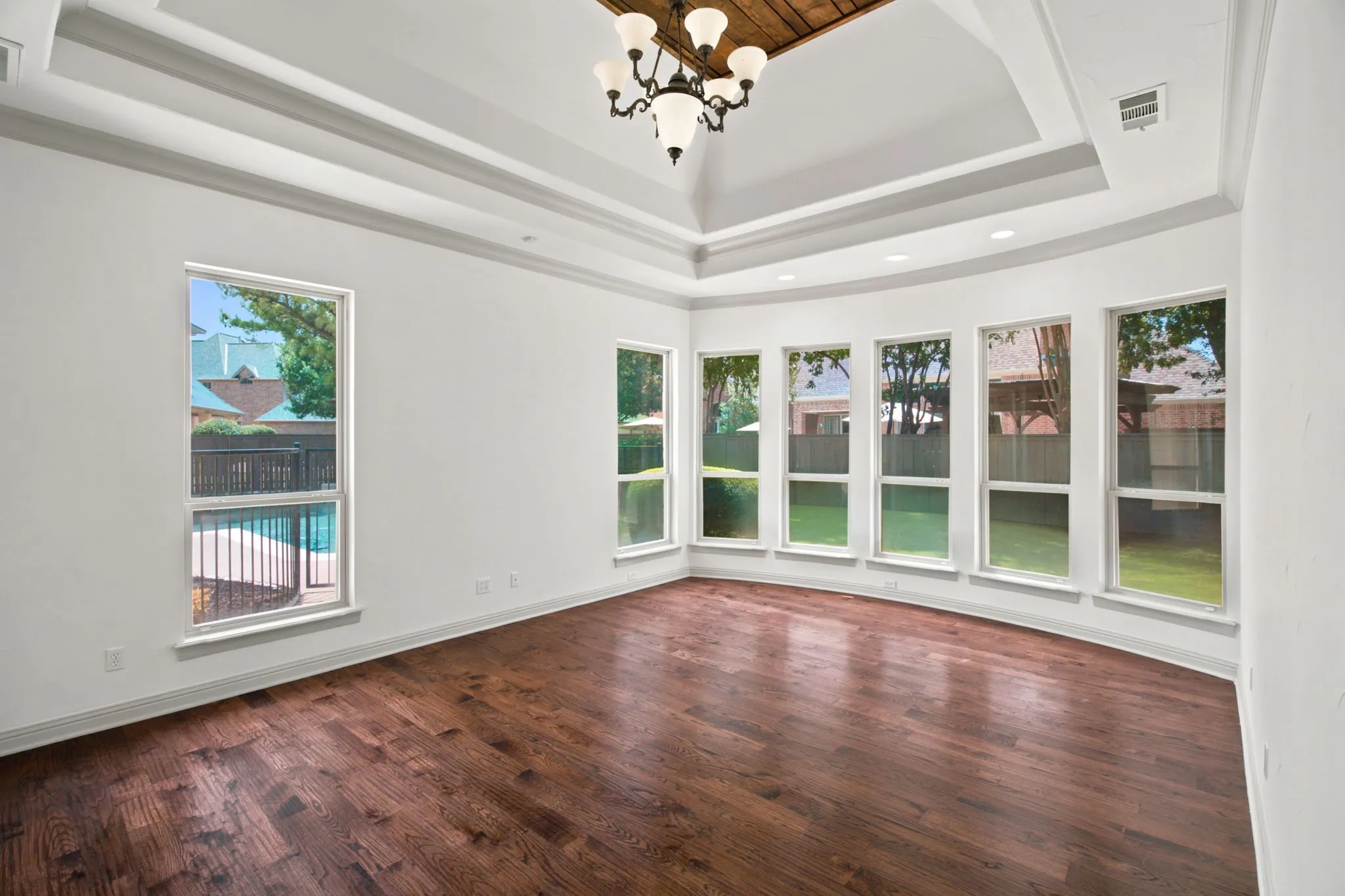 Single Family Residence For Sale in Tarrant County , 2001 Thames Trail, Colleyville, Texas 76034, 5 Bedroom, 5 Bathroom, 3 Garage spaces, 6,216 Sqft, built in 1999, mls#21345577, Real Estate Agent in Colleyville, Homes For Sale in Tarrant county, Homes For Sale in Colleyville, Realtor in Colleyville Texas, Real Estate Brokerage Independent Realty Texas, Luminita Cordes Realtor