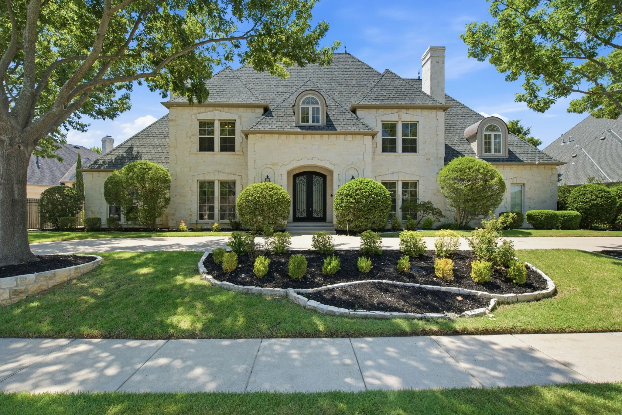 Single Family Residence For Sale in Tarrant County , 2001 Thames Trail, Colleyville, Texas 76034, 5 Bedroom, 5 Bathroom, 3 Garage spaces, 6,216 Sqft, built in 1999, mls#21345577, Real Estate Agent in Colleyville, Homes For Sale in Tarrant county, Homes For Sale in Colleyville, Realtor in Colleyville Texas, Real Estate Brokerage Independent Realty Texas, Luminita Cordes Realtor
