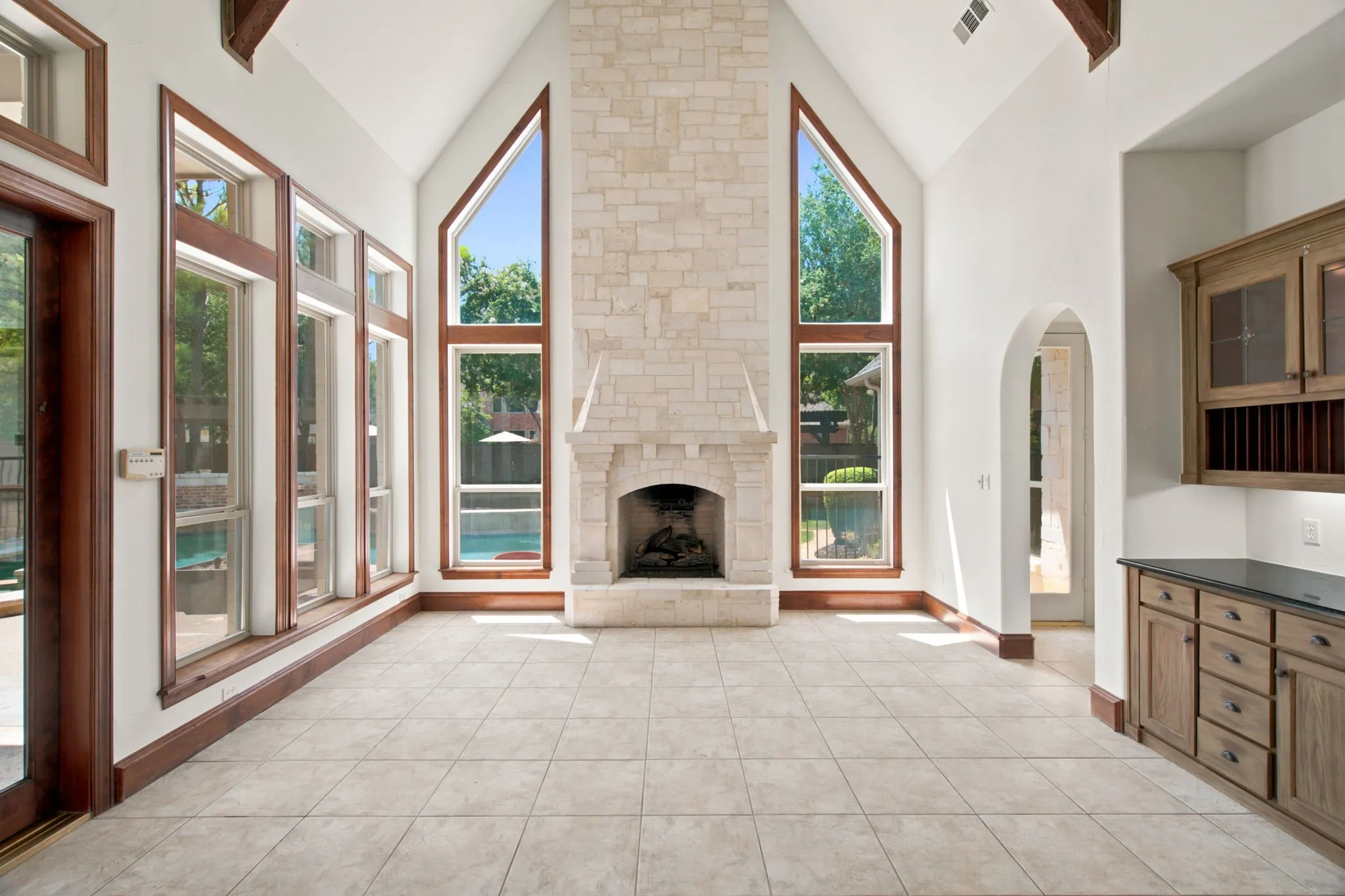 Single Family Residence For Sale in Tarrant County , 2001 Thames Trail, Colleyville, Texas 76034, 5 Bedroom, 5 Bathroom, 3 Garage spaces, 6,216 Sqft, built in 1999, mls#21345577, Real Estate Agent in Colleyville, Homes For Sale in Tarrant county, Homes For Sale in Colleyville, Realtor in Colleyville Texas, Real Estate Brokerage Independent Realty Texas, Luminita Cordes Realtor