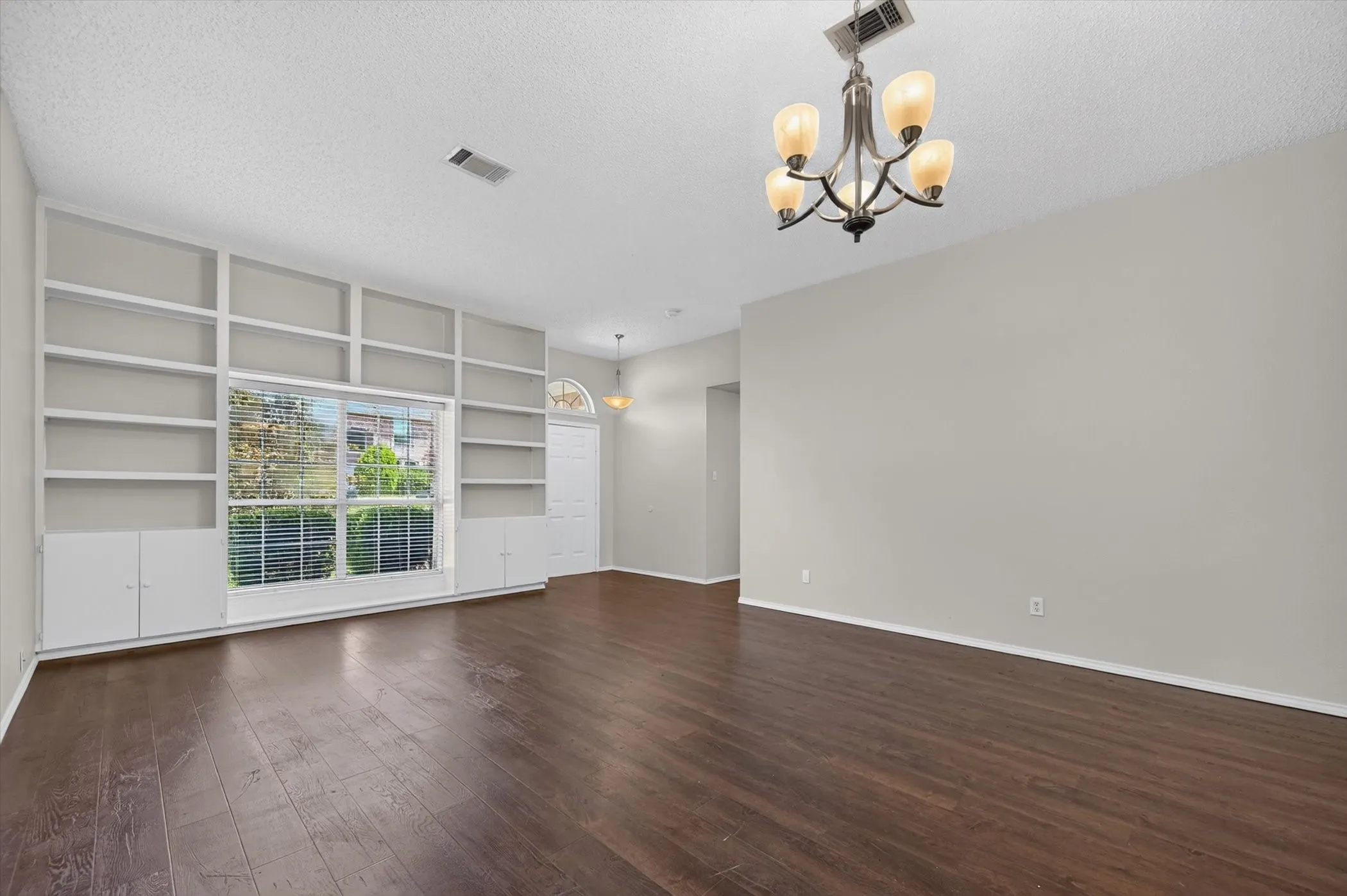 Single Family Residence For Rent in Collin County , 3960 Bexhill Drive, Plano, Texas 75025, 3 Bedroom, 2 Bathroom, 2 Garage spaces, 1,850 Sqft, built in 1995, mls#21347722, Real Estate Agent in Plano, Homes For Rent in Collin county, Homes For Rent in Plano, Realtor in Plano Texas, Real Estate Brokerage Independent Realty Texas, Luminita Cordes Realtor