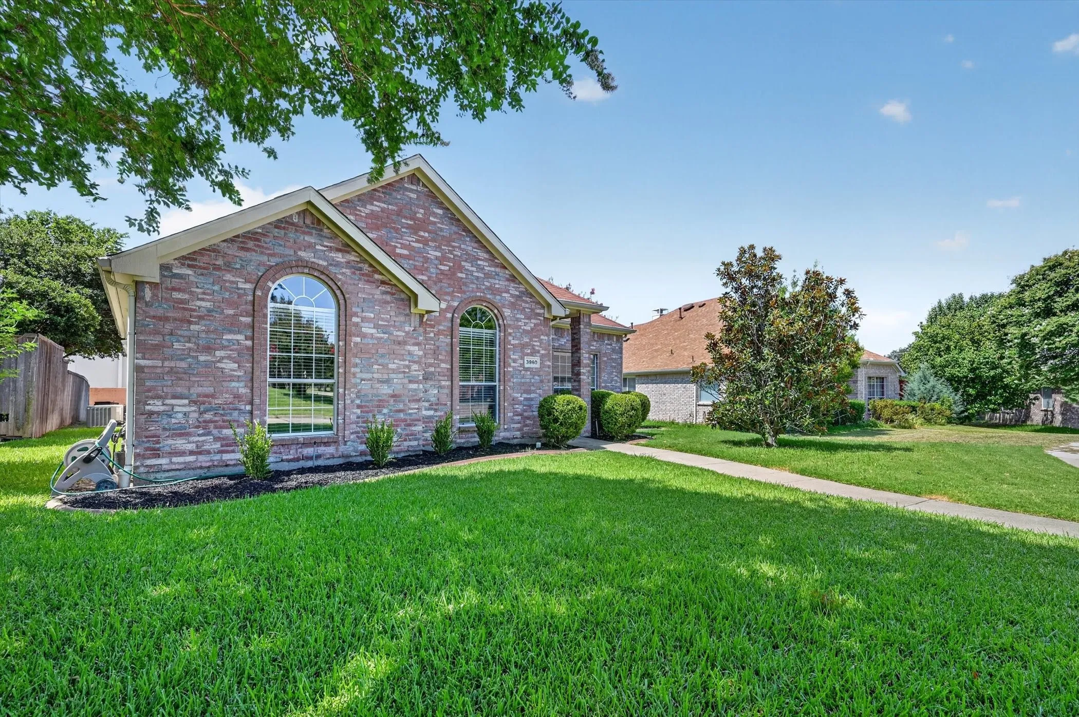 Single Family Residence For Rent in Collin County , 3960 Bexhill Drive, Plano, Texas 75025, 3 Bedroom, 2 Bathroom, 2 Garage spaces, 1,850 Sqft, built in 1995, mls#21347722, Real Estate Agent in Plano, Homes For Rent in Collin county, Homes For Rent in Plano, Realtor in Plano Texas, Real Estate Brokerage Independent Realty Texas, Luminita Cordes Realtor