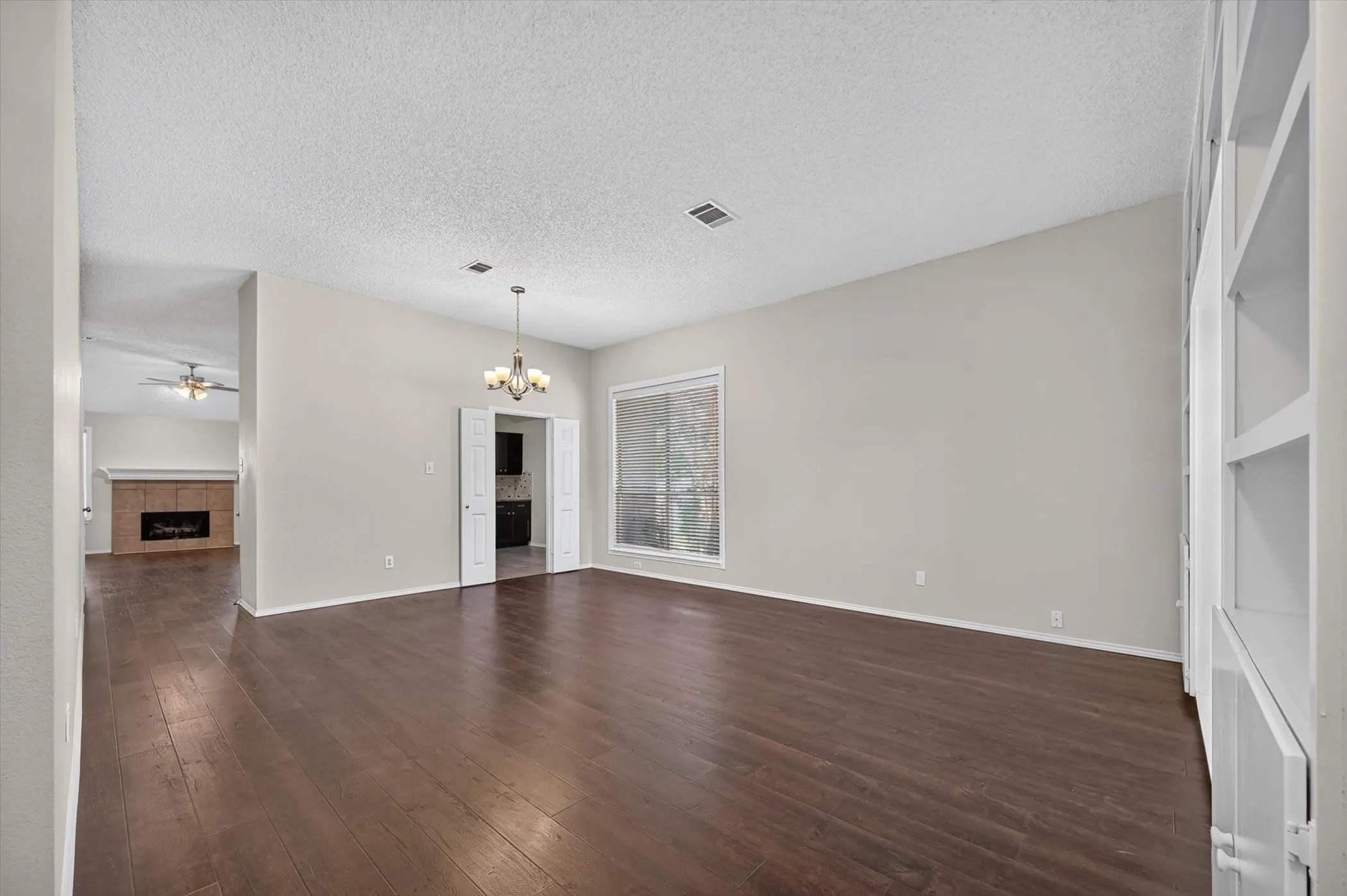 Single Family Residence For Rent in Collin County , 3960 Bexhill Drive, Plano, Texas 75025, 3 Bedroom, 2 Bathroom, 2 Garage spaces, 1,850 Sqft, built in 1995, mls#21347722, Real Estate Agent in Plano, Homes For Rent in Collin county, Homes For Rent in Plano, Realtor in Plano Texas, Real Estate Brokerage Independent Realty Texas, Luminita Cordes Realtor