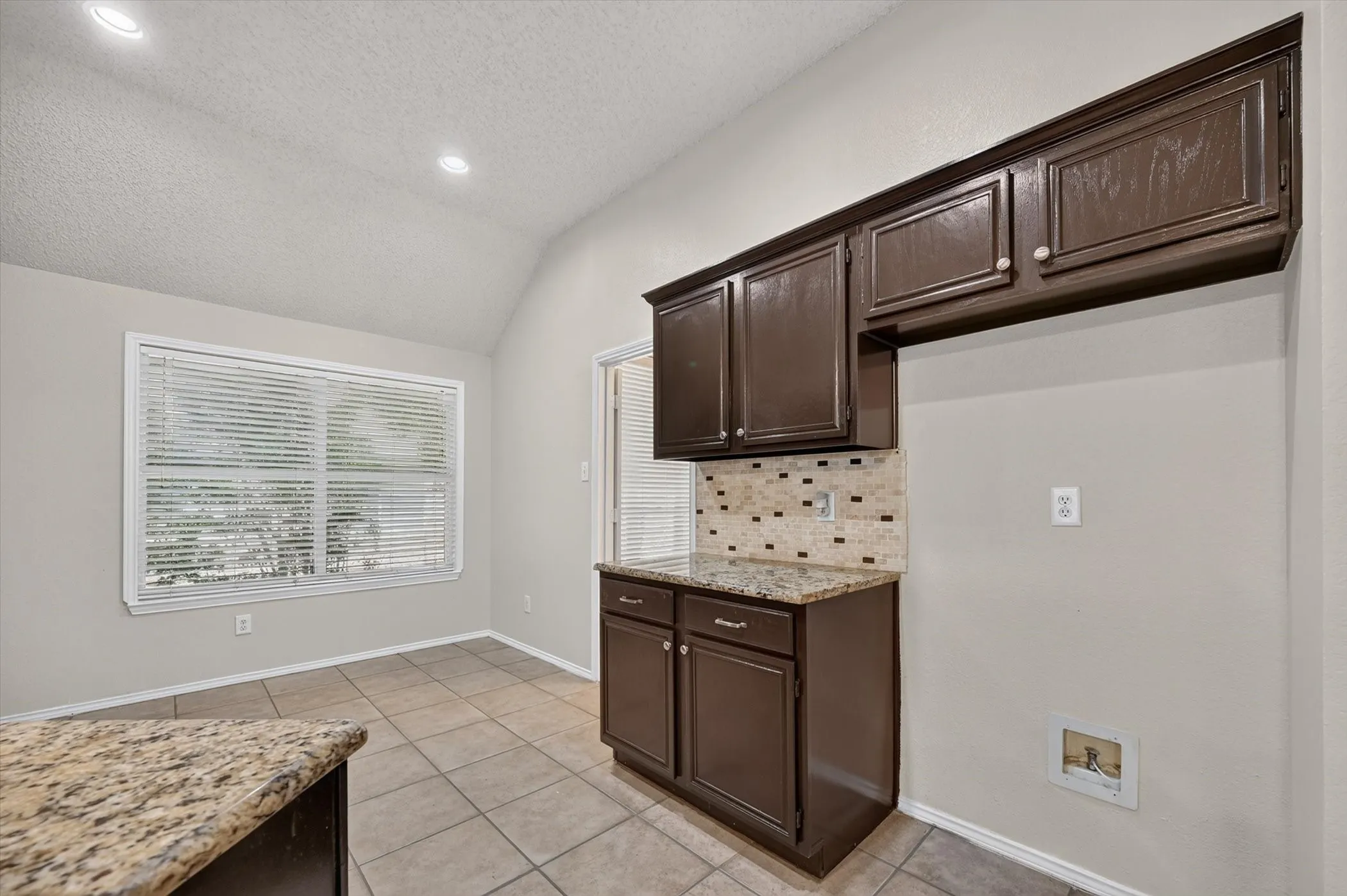 Single Family Residence For Rent in Collin County , 3960 Bexhill Drive, Plano, Texas 75025, 3 Bedroom, 2 Bathroom, 2 Garage spaces, 1,850 Sqft, built in 1995, mls#21347722, Real Estate Agent in Plano, Homes For Rent in Collin county, Homes For Rent in Plano, Realtor in Plano Texas, Real Estate Brokerage Independent Realty Texas, Luminita Cordes Realtor