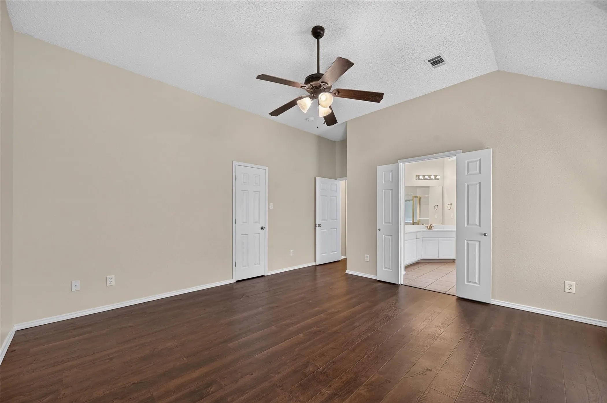 Single Family Residence For Rent in Collin County , 3960 Bexhill Drive, Plano, Texas 75025, 3 Bedroom, 2 Bathroom, 2 Garage spaces, 1,850 Sqft, built in 1995, mls#21347722, Real Estate Agent in Plano, Homes For Rent in Collin county, Homes For Rent in Plano, Realtor in Plano Texas, Real Estate Brokerage Independent Realty Texas, Luminita Cordes Realtor