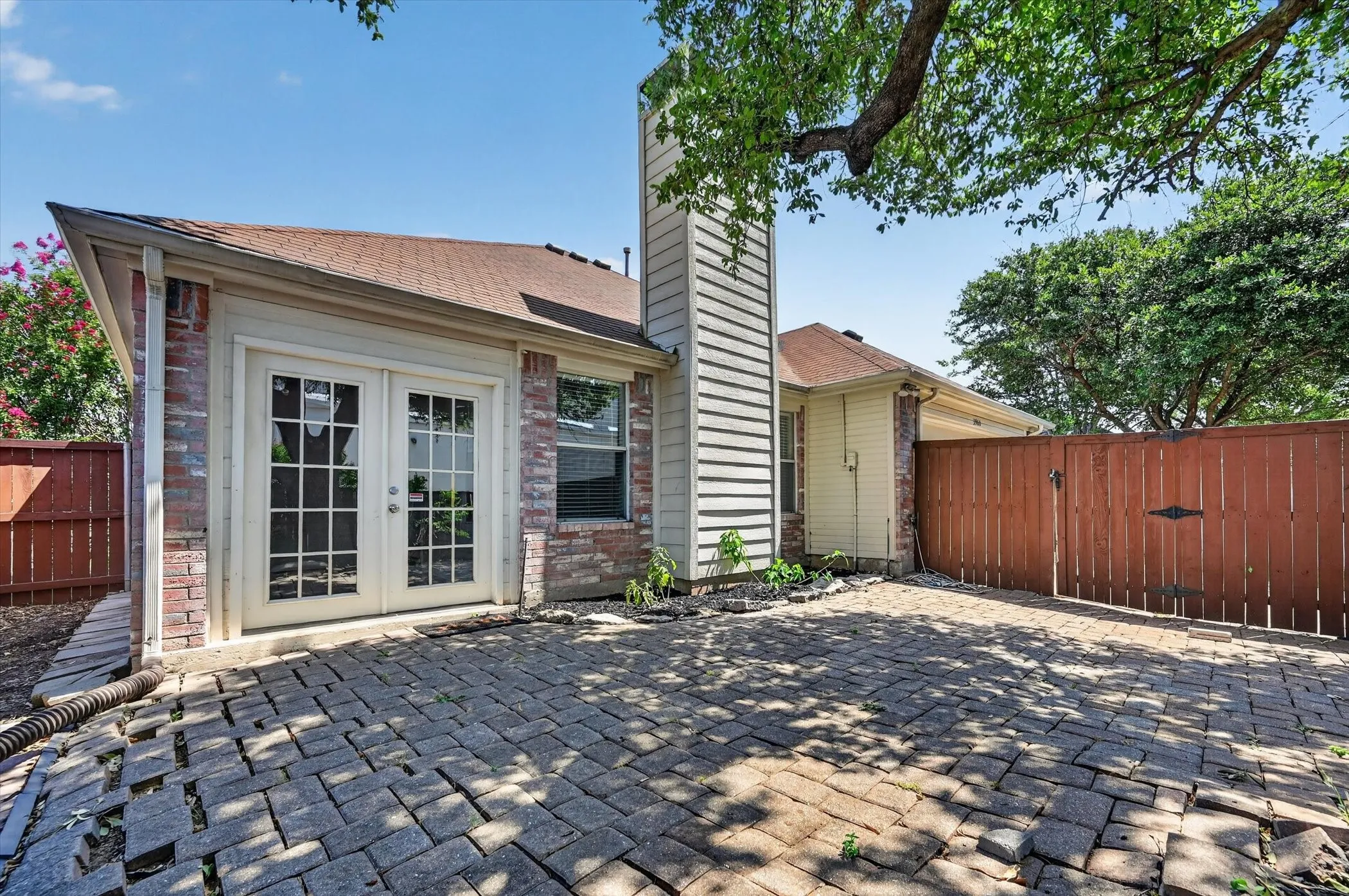 Single Family Residence For Rent in Collin County , 3960 Bexhill Drive, Plano, Texas 75025, 3 Bedroom, 2 Bathroom, 2 Garage spaces, 1,850 Sqft, built in 1995, mls#21347722, Real Estate Agent in Plano, Homes For Rent in Collin county, Homes For Rent in Plano, Realtor in Plano Texas, Real Estate Brokerage Independent Realty Texas, Luminita Cordes Realtor