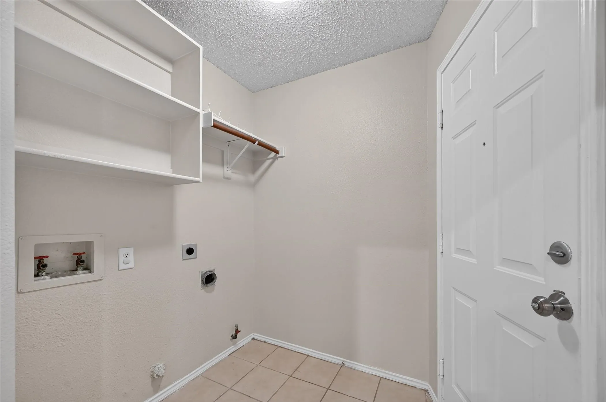 Single Family Residence For Rent in Collin County , 3960 Bexhill Drive, Plano, Texas 75025, 3 Bedroom, 2 Bathroom, 2 Garage spaces, 1,850 Sqft, built in 1995, mls#21347722, Real Estate Agent in Plano, Homes For Rent in Collin county, Homes For Rent in Plano, Realtor in Plano Texas, Real Estate Brokerage Independent Realty Texas, Luminita Cordes Realtor