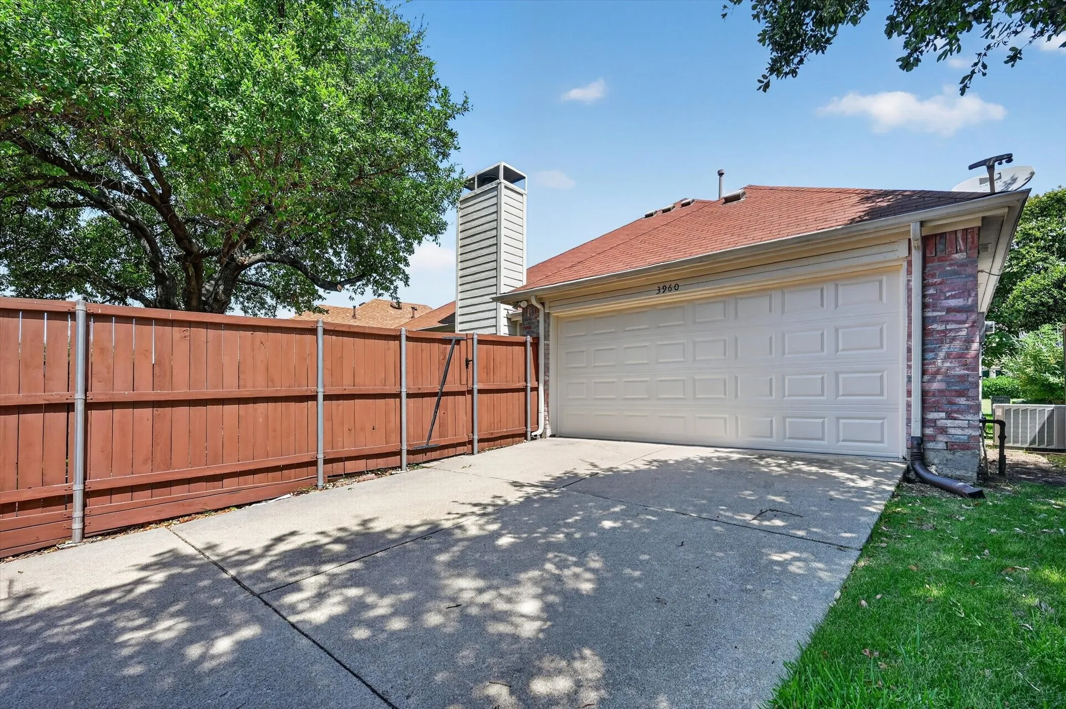 Single Family Residence For Rent in Collin County , 3960 Bexhill Drive, Plano, Texas 75025, 3 Bedroom, 2 Bathroom, 2 Garage spaces, 1,850 Sqft, built in 1995, mls#21347722, Real Estate Agent in Plano, Homes For Rent in Collin county, Homes For Rent in Plano, Realtor in Plano Texas, Real Estate Brokerage Independent Realty Texas, Luminita Cordes Realtor