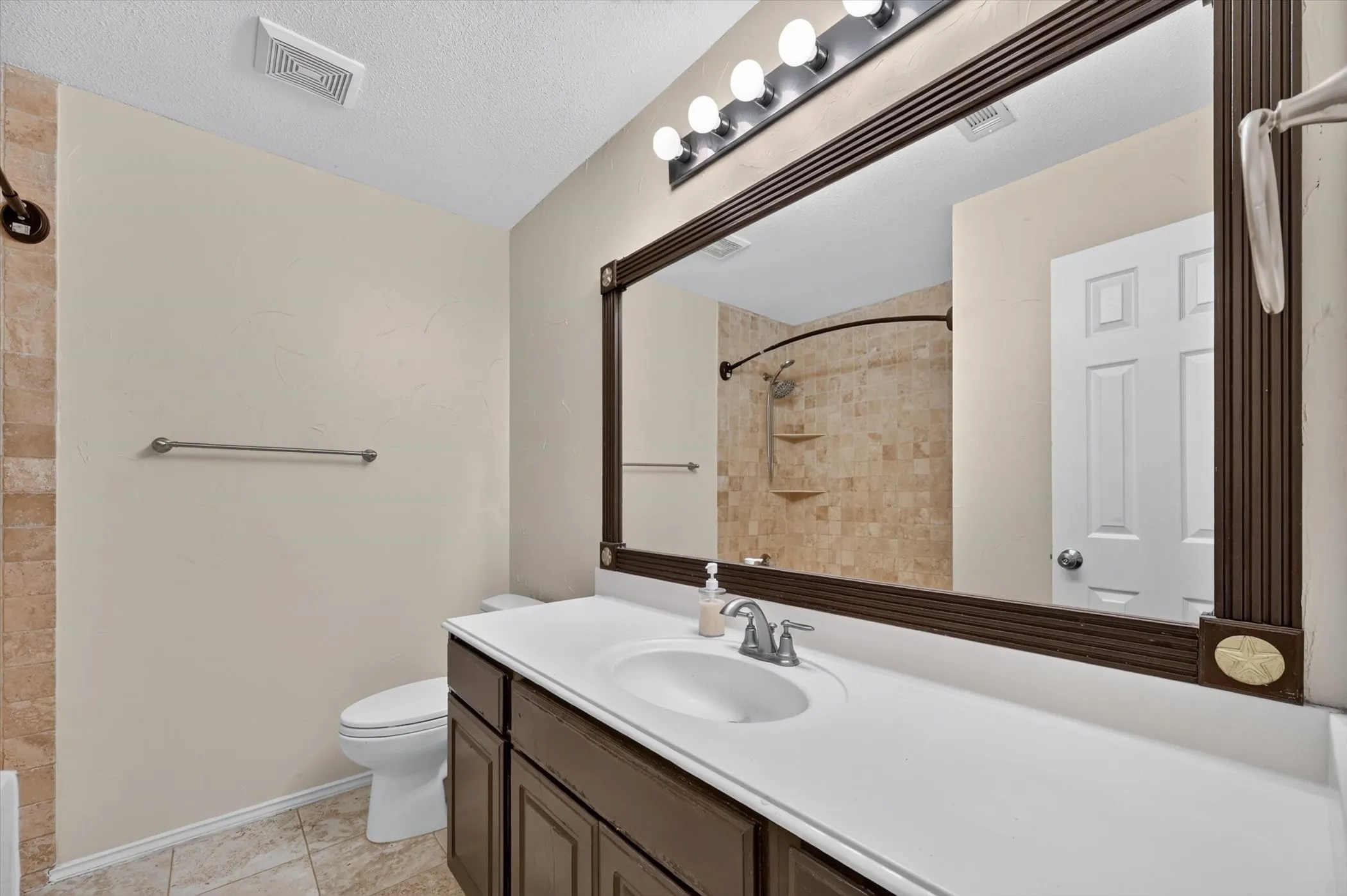 Single Family Residence For Rent in Collin County , 3960 Bexhill Drive, Plano, Texas 75025, 3 Bedroom, 2 Bathroom, 2 Garage spaces, 1,850 Sqft, built in 1995, mls#21347722, Real Estate Agent in Plano, Homes For Rent in Collin county, Homes For Rent in Plano, Realtor in Plano Texas, Real Estate Brokerage Independent Realty Texas, Luminita Cordes Realtor