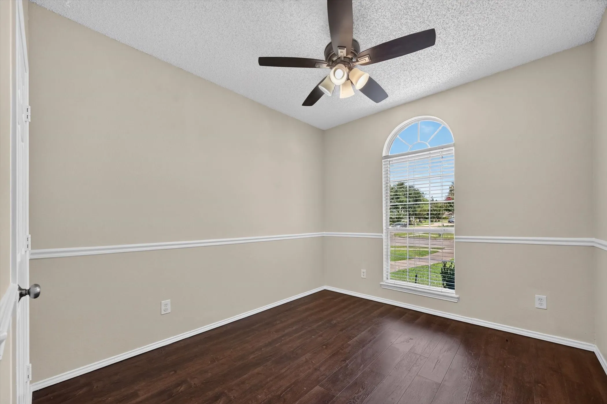 Single Family Residence For Rent in Collin County , 3960 Bexhill Drive, Plano, Texas 75025, 3 Bedroom, 2 Bathroom, 2 Garage spaces, 1,850 Sqft, built in 1995, mls#21347722, Real Estate Agent in Plano, Homes For Rent in Collin county, Homes For Rent in Plano, Realtor in Plano Texas, Real Estate Brokerage Independent Realty Texas, Luminita Cordes Realtor