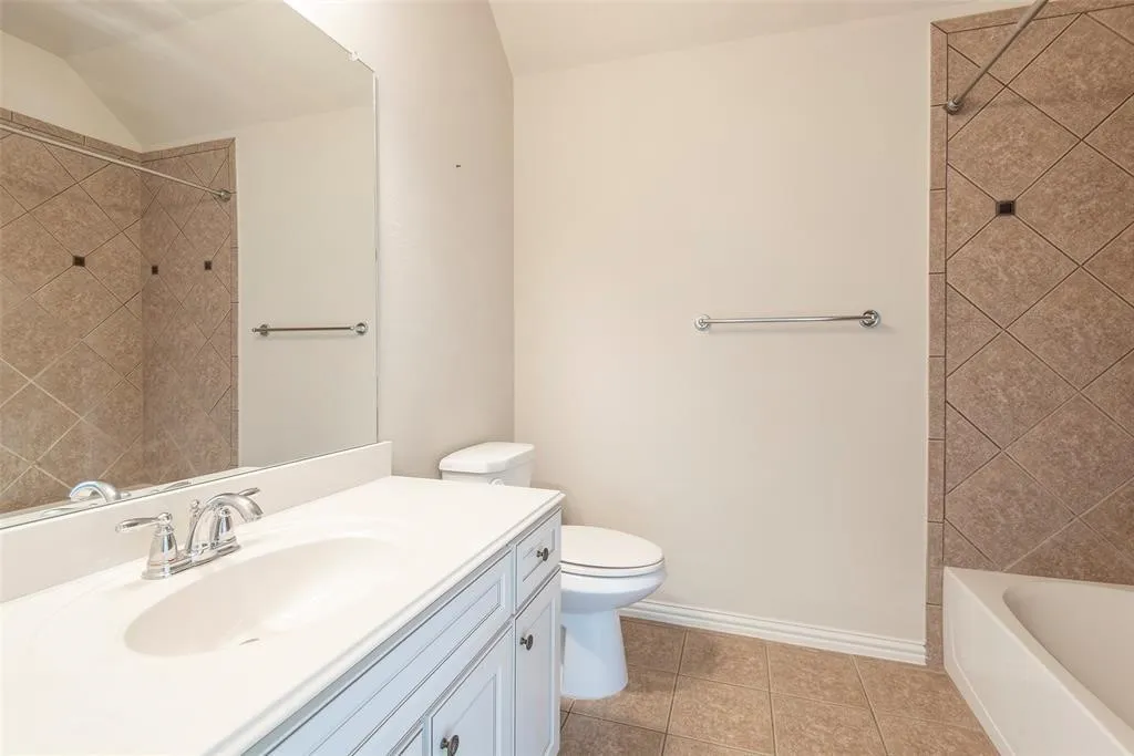 Single Family Residence For Rent in Collin County , 8008 Choctaw Lane, Mc Kinney, Texas 75070, 3 Bedroom, 4 Bathroom, 2 Garage spaces, 3,174 Sqft, built in 2013, mls#21347728, Real Estate Agent in Mc Kinney, Homes For Rent in Collin county, Homes For Rent in Mc Kinney, Realtor in Mc Kinney Texas, Real Estate Brokerage Independent Realty Texas, Luminita Cordes Realtor