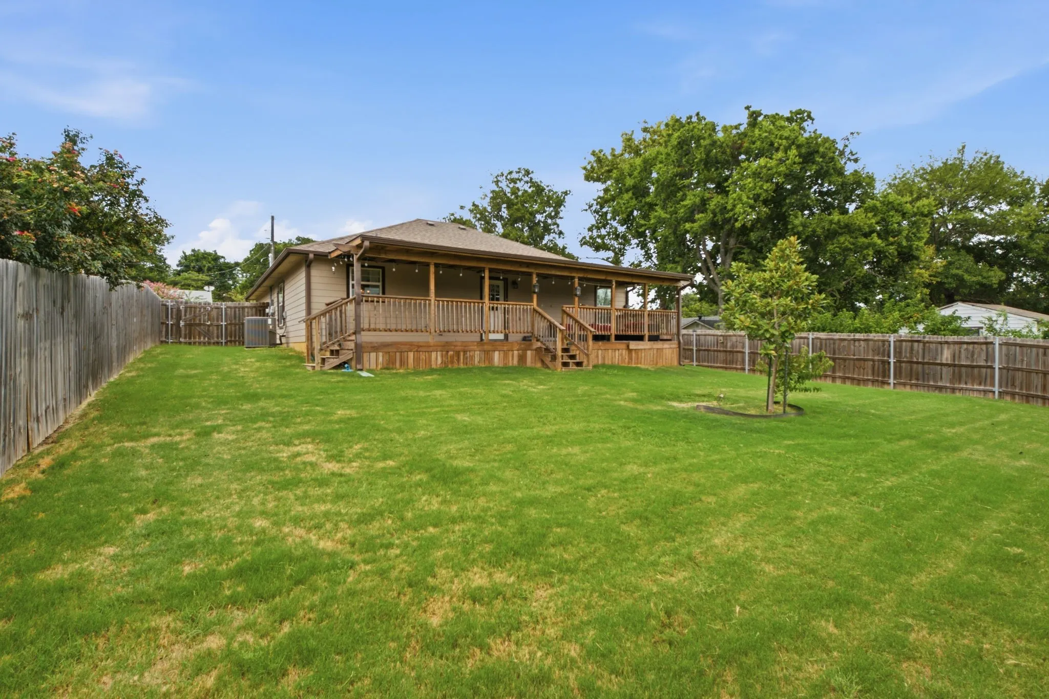 Single Family Residence For Sale in Grayson County , 114 Wade Street, Whitesboro, Texas 76273, 3 Bedroom, 2 Bathroom, 2 Garage spaces, 1,422 Sqft, built in 2019, mls#21340987, Real Estate Agent in Whitesboro, Homes For Sale in Grayson county, Homes For Sale in Whitesboro, Realtor in Whitesboro Texas, Real Estate Brokerage Independent Realty Texas, Luminita Cordes Realtor