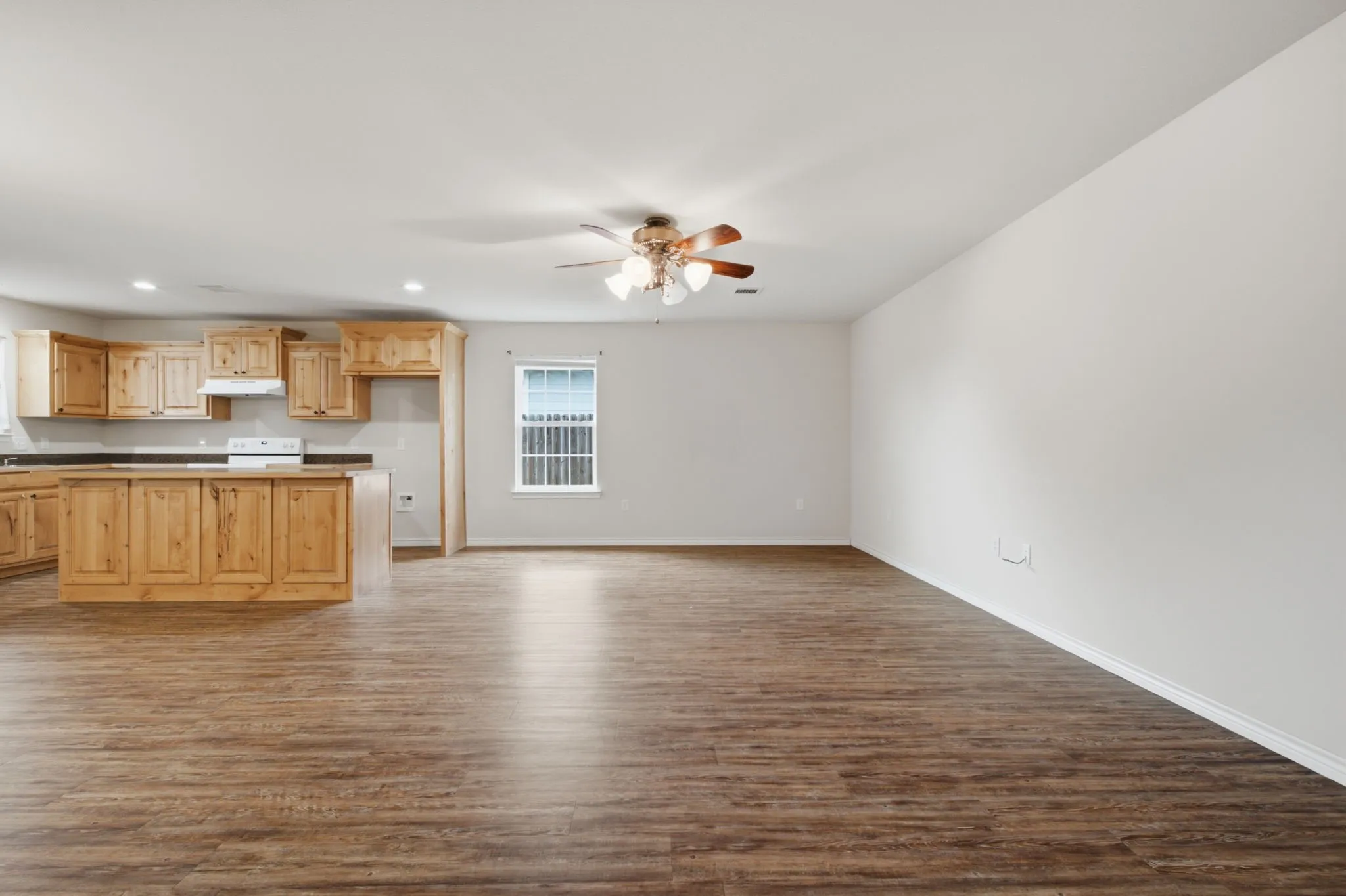Single Family Residence For Sale in Grayson County , 114 Wade Street, Whitesboro, Texas 76273, 3 Bedroom, 2 Bathroom, 2 Garage spaces, 1,422 Sqft, built in 2019, mls#21340987, Real Estate Agent in Whitesboro, Homes For Sale in Grayson county, Homes For Sale in Whitesboro, Realtor in Whitesboro Texas, Real Estate Brokerage Independent Realty Texas, Luminita Cordes Realtor