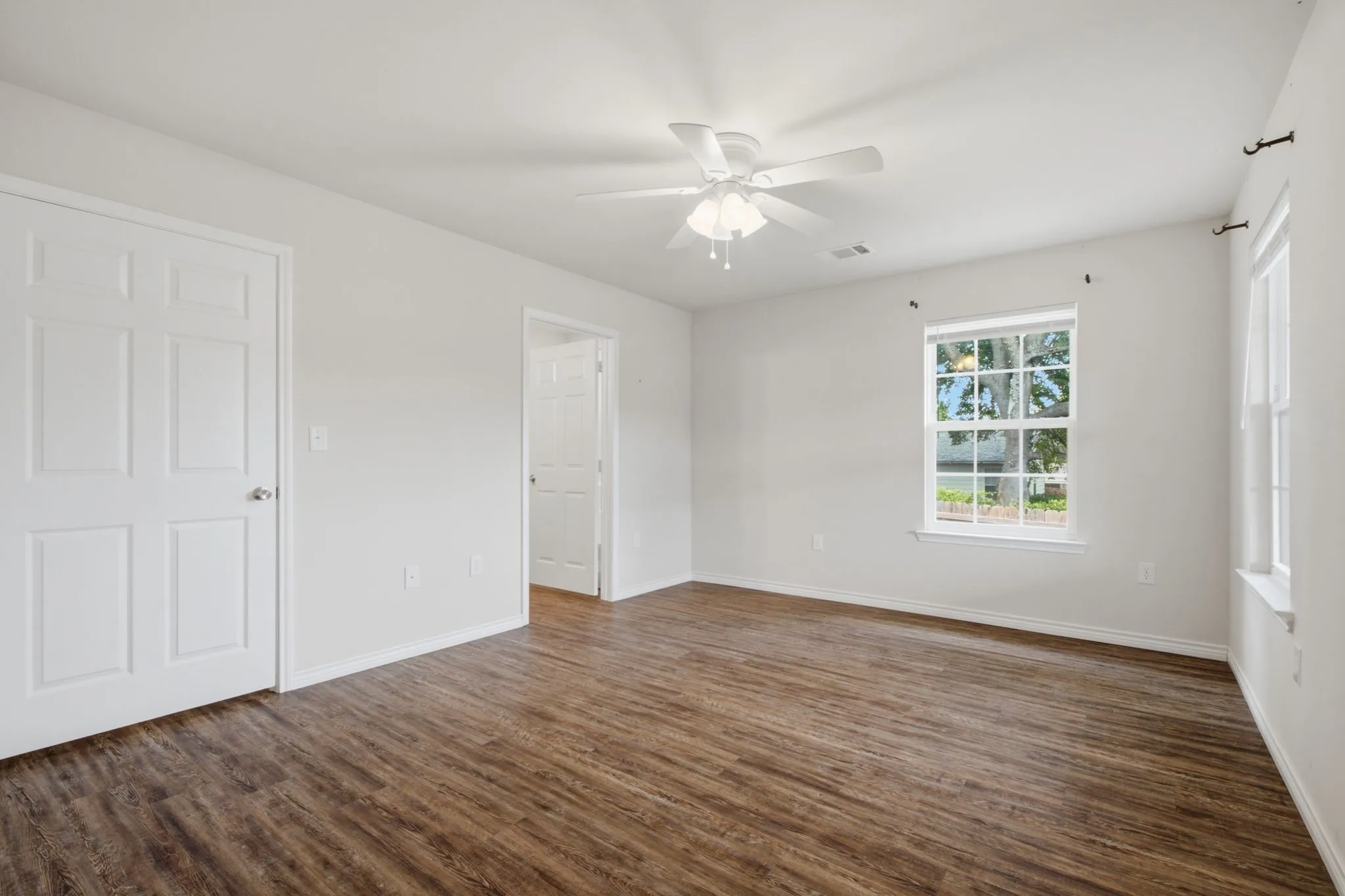 Single Family Residence For Sale in Grayson County , 114 Wade Street, Whitesboro, Texas 76273, 3 Bedroom, 2 Bathroom, 2 Garage spaces, 1,422 Sqft, built in 2019, mls#21340987, Real Estate Agent in Whitesboro, Homes For Sale in Grayson county, Homes For Sale in Whitesboro, Realtor in Whitesboro Texas, Real Estate Brokerage Independent Realty Texas, Luminita Cordes Realtor