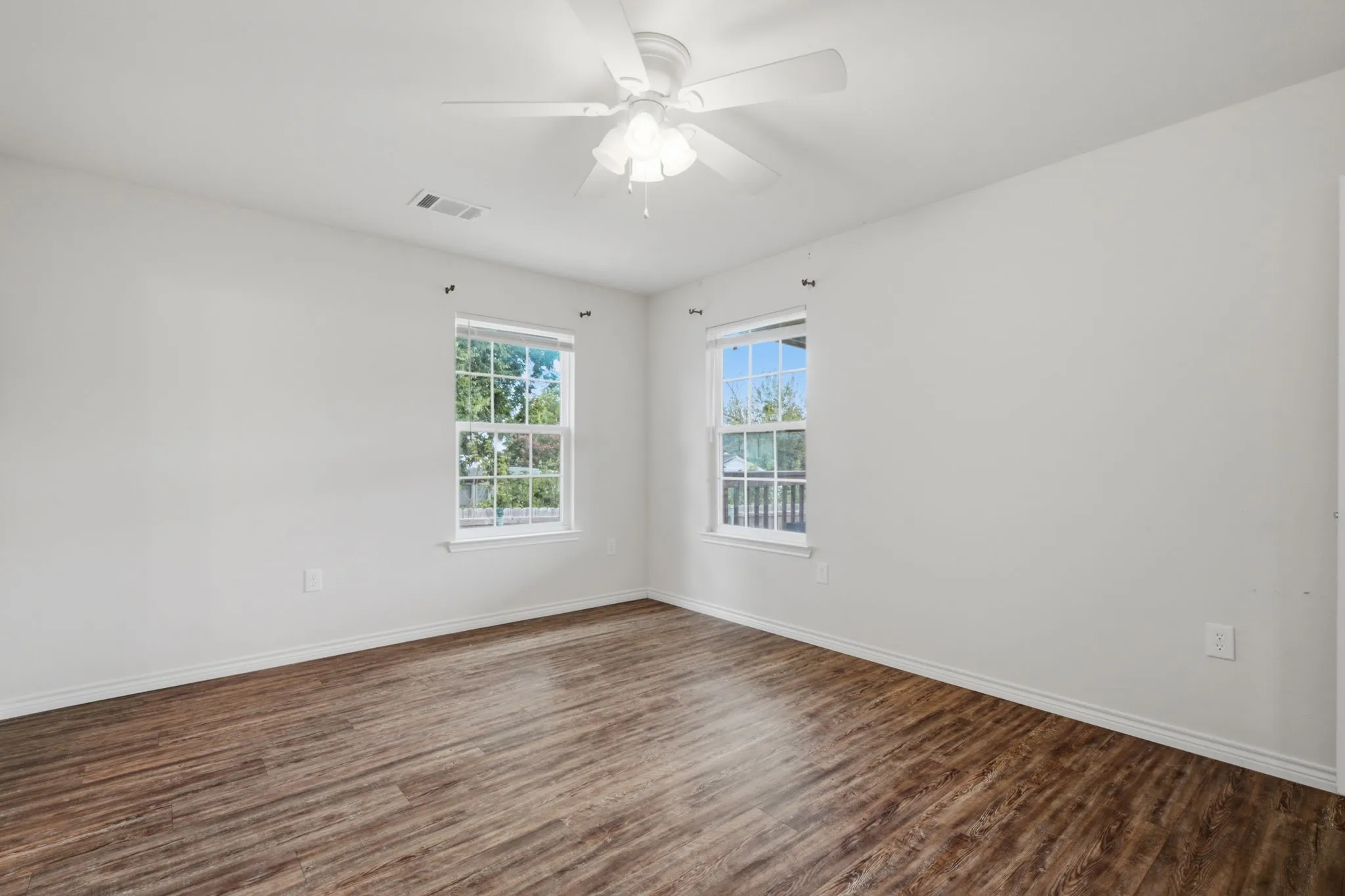 Single Family Residence For Sale in Grayson County , 114 Wade Street, Whitesboro, Texas 76273, 3 Bedroom, 2 Bathroom, 2 Garage spaces, 1,422 Sqft, built in 2019, mls#21340987, Real Estate Agent in Whitesboro, Homes For Sale in Grayson county, Homes For Sale in Whitesboro, Realtor in Whitesboro Texas, Real Estate Brokerage Independent Realty Texas, Luminita Cordes Realtor