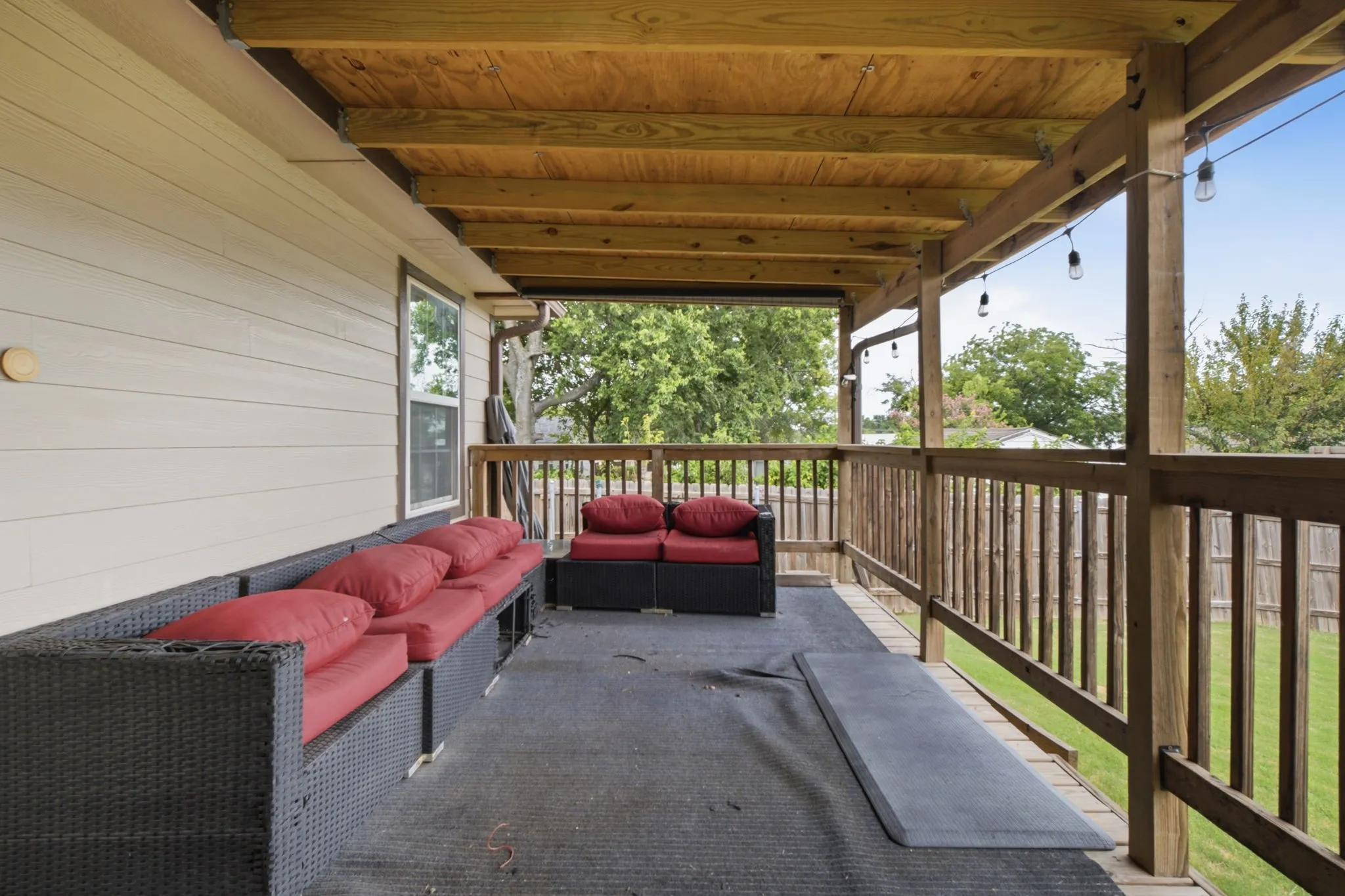 Single Family Residence For Sale in Grayson County , 114 Wade Street, Whitesboro, Texas 76273, 3 Bedroom, 2 Bathroom, 2 Garage spaces, 1,422 Sqft, built in 2019, mls#21340987, Real Estate Agent in Whitesboro, Homes For Sale in Grayson county, Homes For Sale in Whitesboro, Realtor in Whitesboro Texas, Real Estate Brokerage Independent Realty Texas, Luminita Cordes Realtor