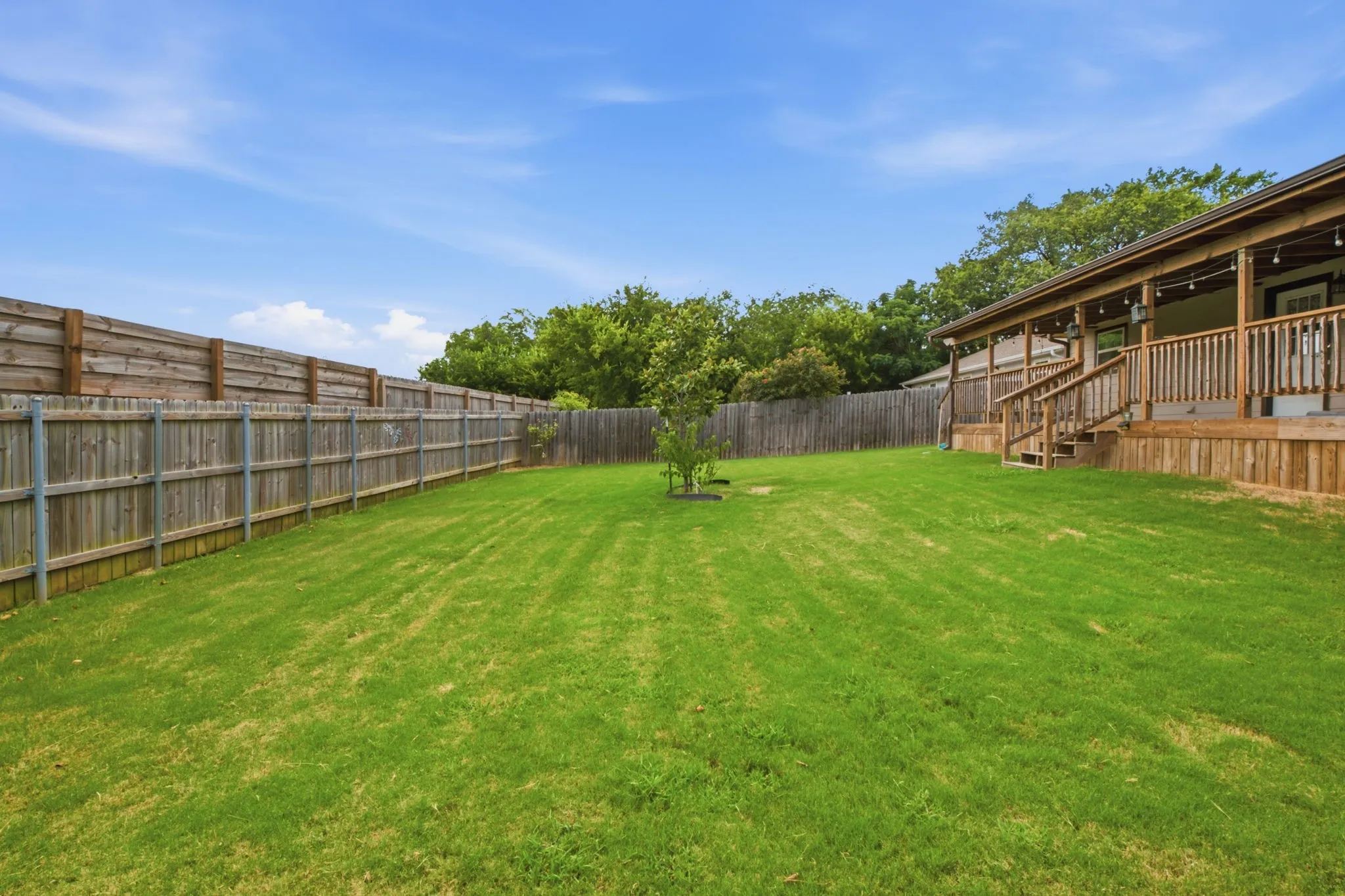 Single Family Residence For Sale in Grayson County , 114 Wade Street, Whitesboro, Texas 76273, 3 Bedroom, 2 Bathroom, 2 Garage spaces, 1,422 Sqft, built in 2019, mls#21340987, Real Estate Agent in Whitesboro, Homes For Sale in Grayson county, Homes For Sale in Whitesboro, Realtor in Whitesboro Texas, Real Estate Brokerage Independent Realty Texas, Luminita Cordes Realtor