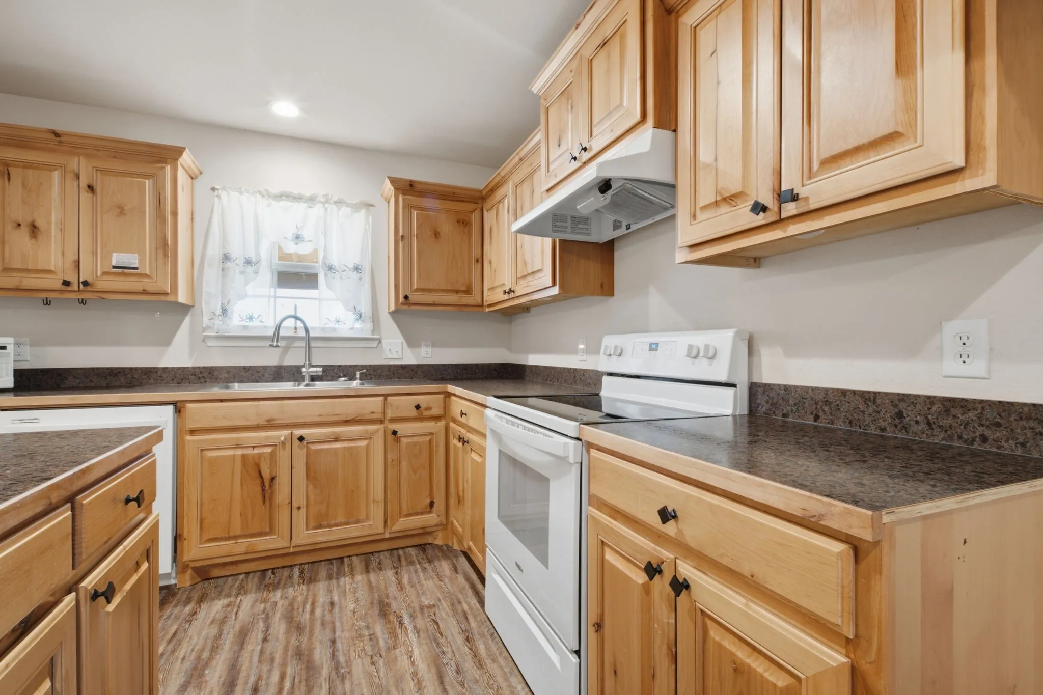 Single Family Residence For Sale in Grayson County , 114 Wade Street, Whitesboro, Texas 76273, 3 Bedroom, 2 Bathroom, 2 Garage spaces, 1,422 Sqft, built in 2019, mls#21340987, Real Estate Agent in Whitesboro, Homes For Sale in Grayson county, Homes For Sale in Whitesboro, Realtor in Whitesboro Texas, Real Estate Brokerage Independent Realty Texas, Luminita Cordes Realtor