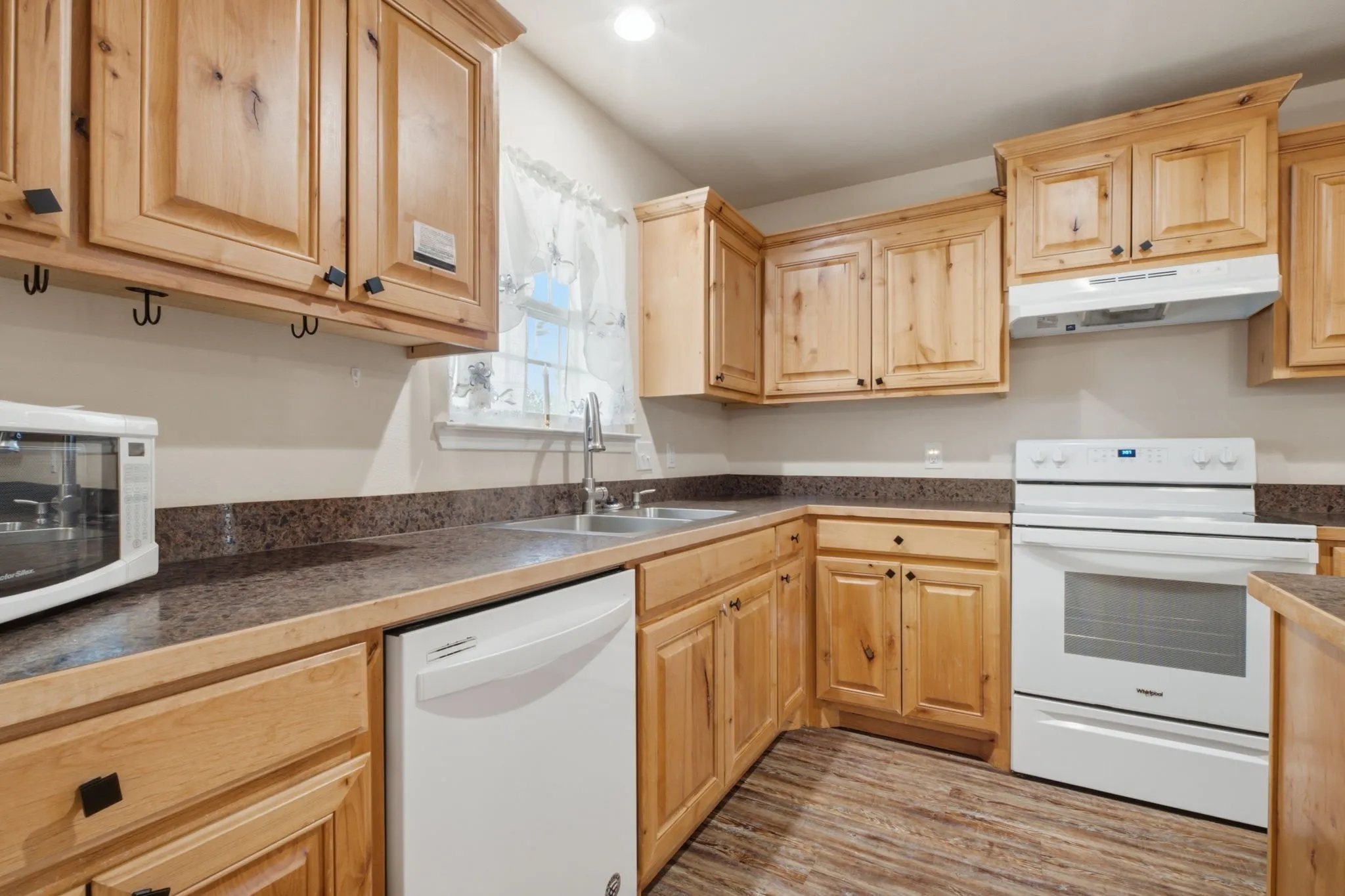 Single Family Residence For Sale in Grayson County , 114 Wade Street, Whitesboro, Texas 76273, 3 Bedroom, 2 Bathroom, 2 Garage spaces, 1,422 Sqft, built in 2019, mls#21340987, Real Estate Agent in Whitesboro, Homes For Sale in Grayson county, Homes For Sale in Whitesboro, Realtor in Whitesboro Texas, Real Estate Brokerage Independent Realty Texas, Luminita Cordes Realtor